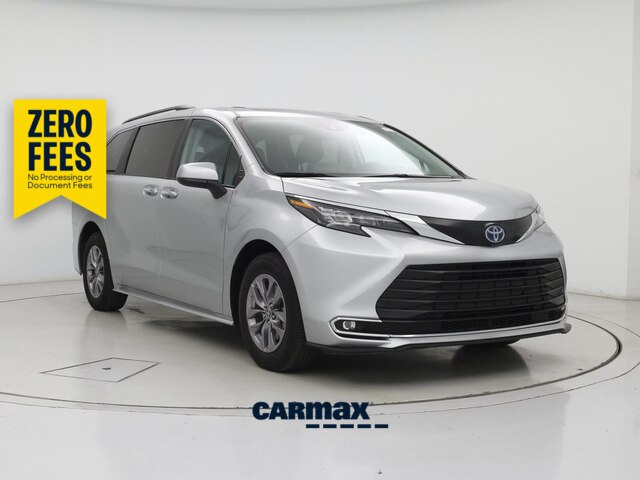 Silver 2024 Toyota Sienna Minivan Front-Wheel Drive Automatic