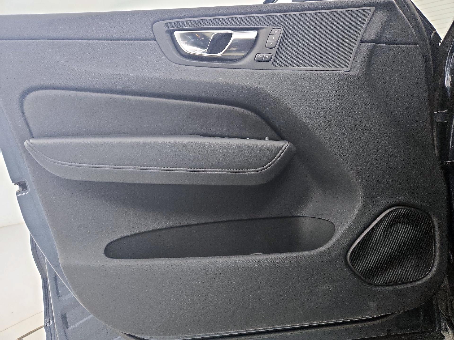 Thumbnail: 2023 Volvo XC60 - 12