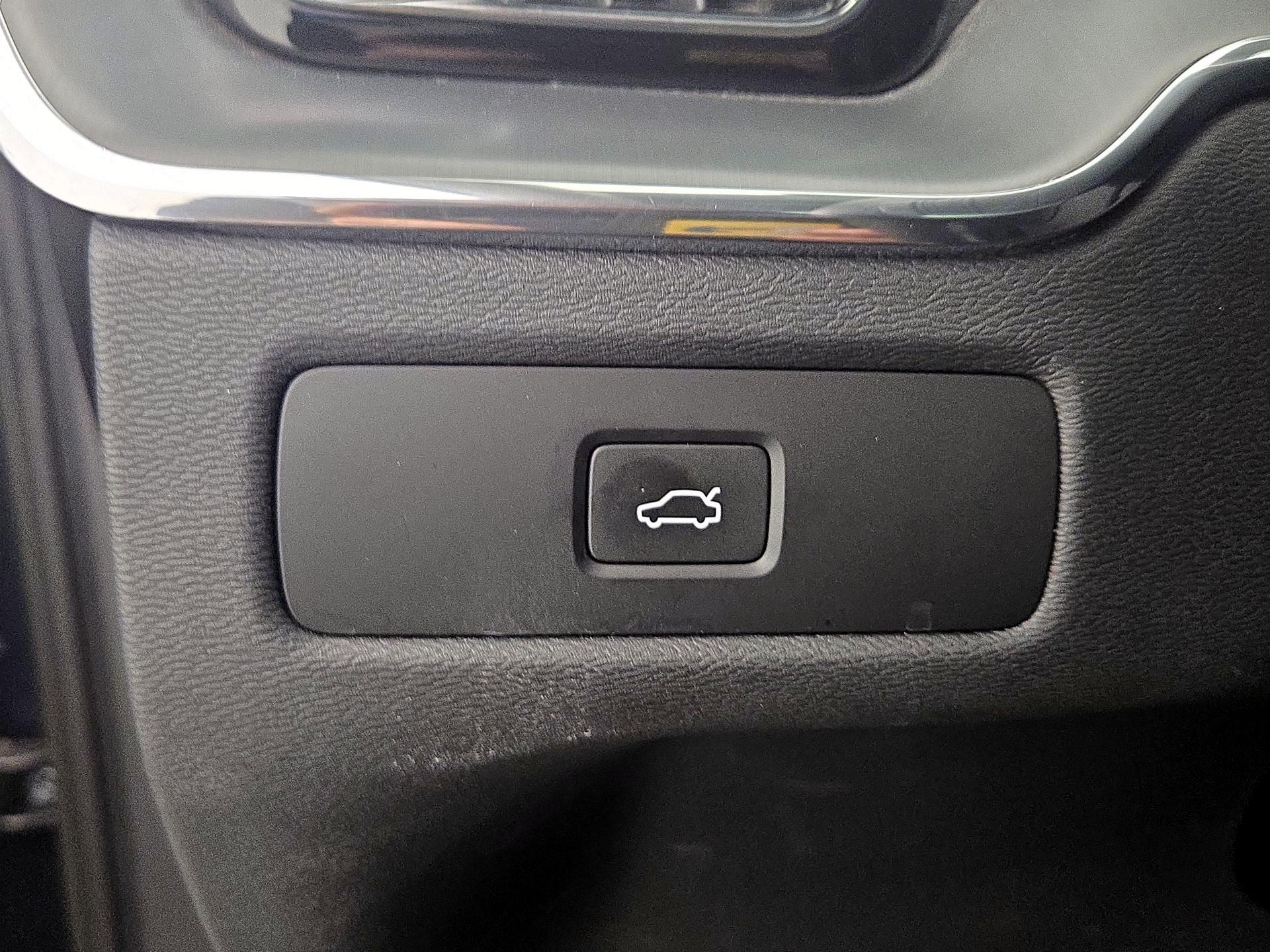 Thumbnail: 2023 Volvo XC60 - 13