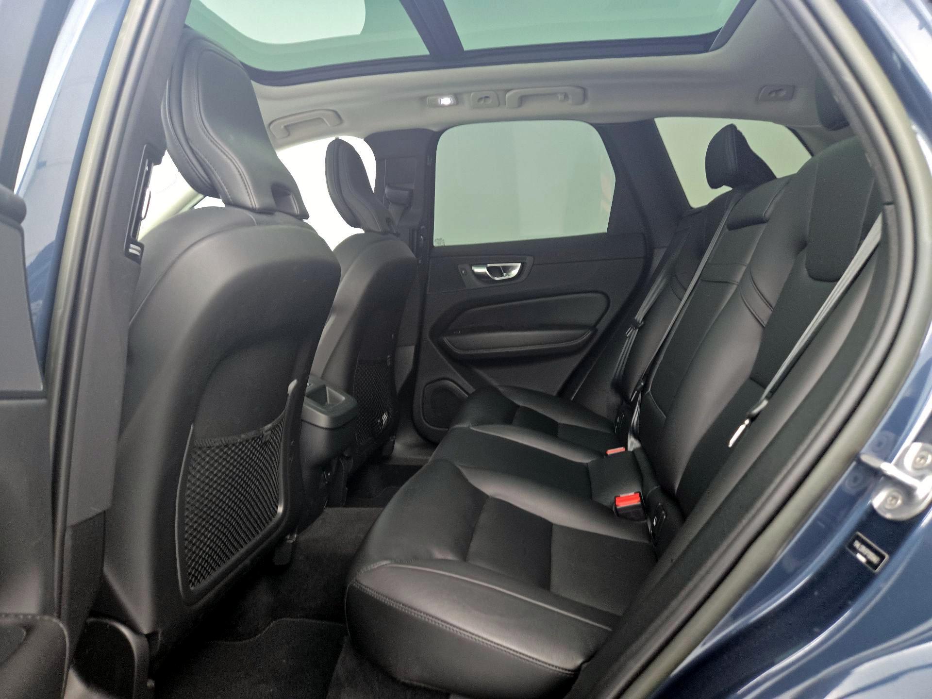 Thumbnail: 2023 Volvo XC60 - 20
