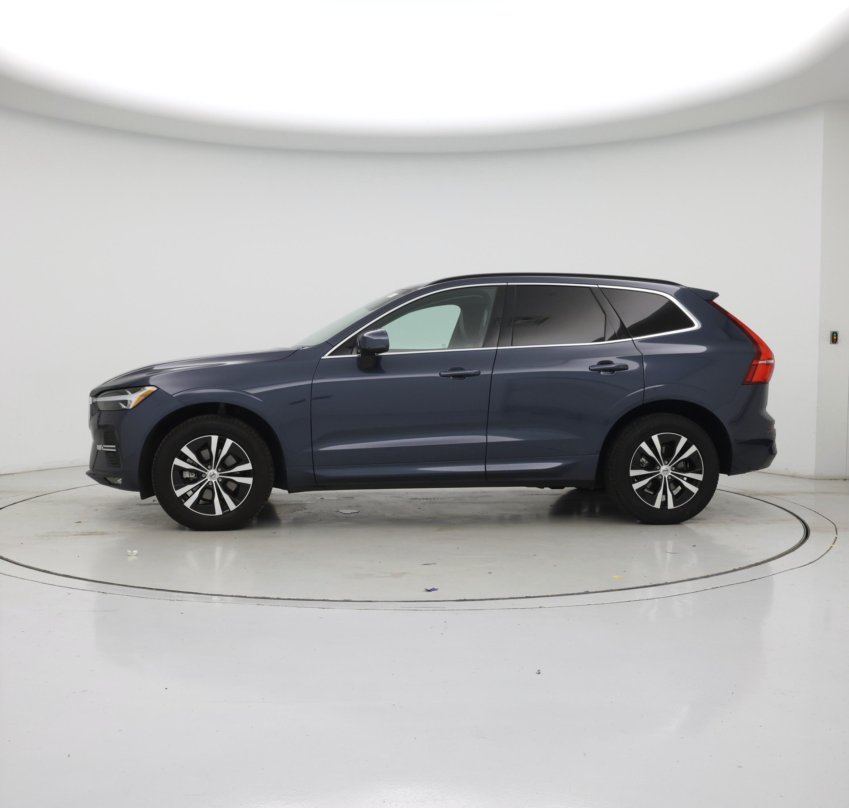 Thumbnail: 2023 Volvo XC60 - 3