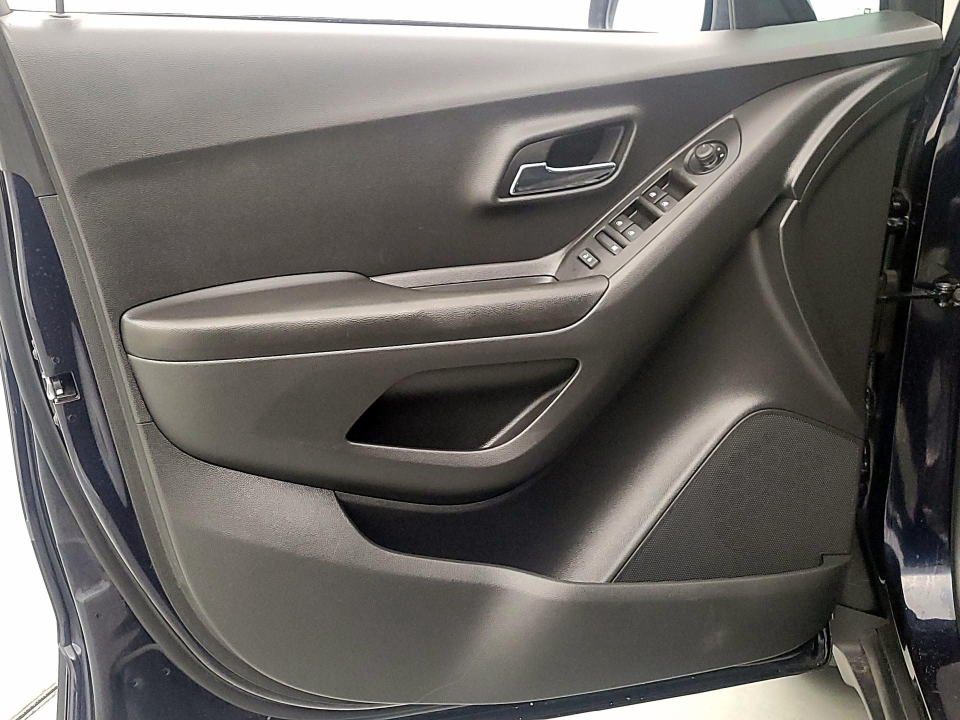 Thumbnail: 2022 Chevrolet Trax - 12