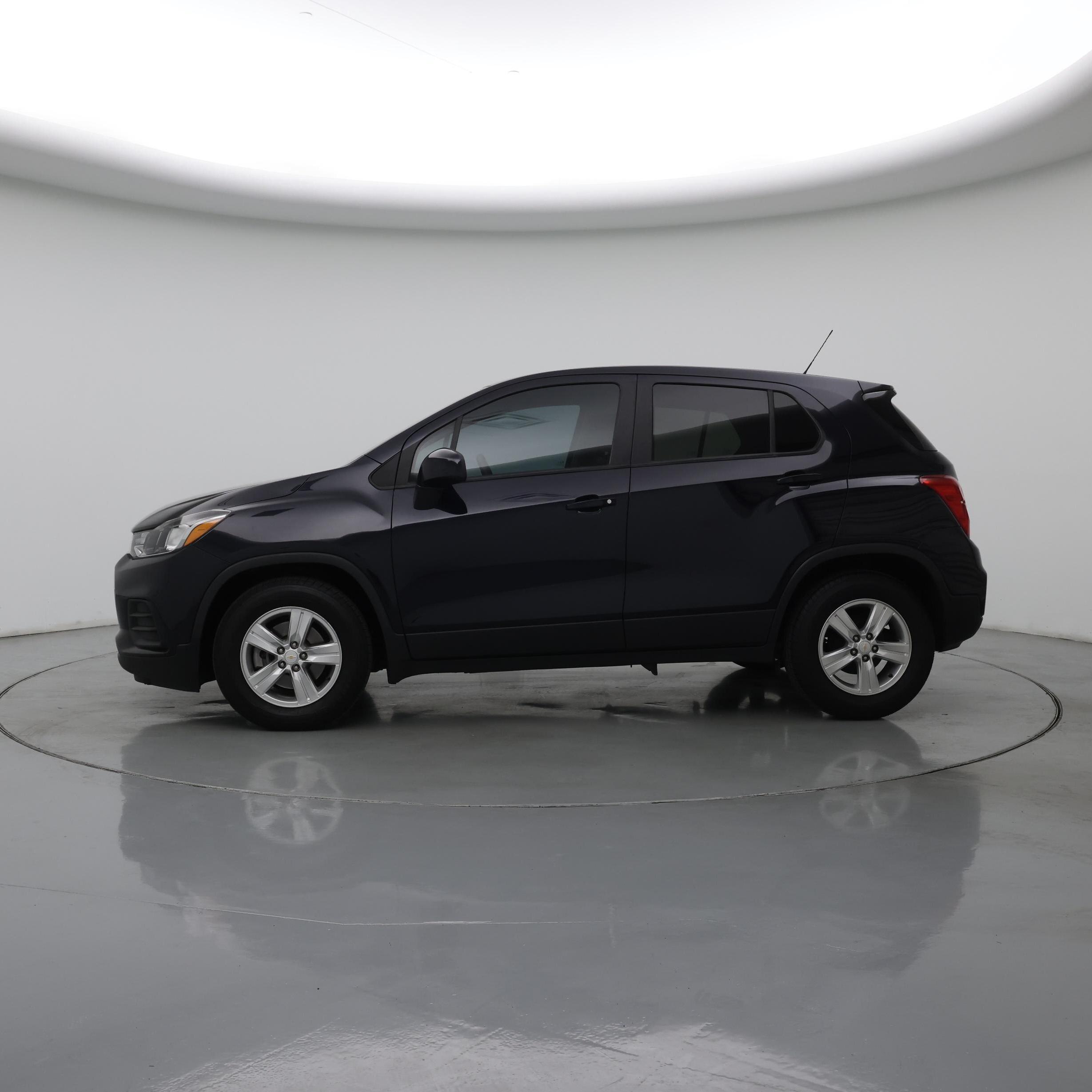 Thumbnail: 2022 Chevrolet Trax - 3