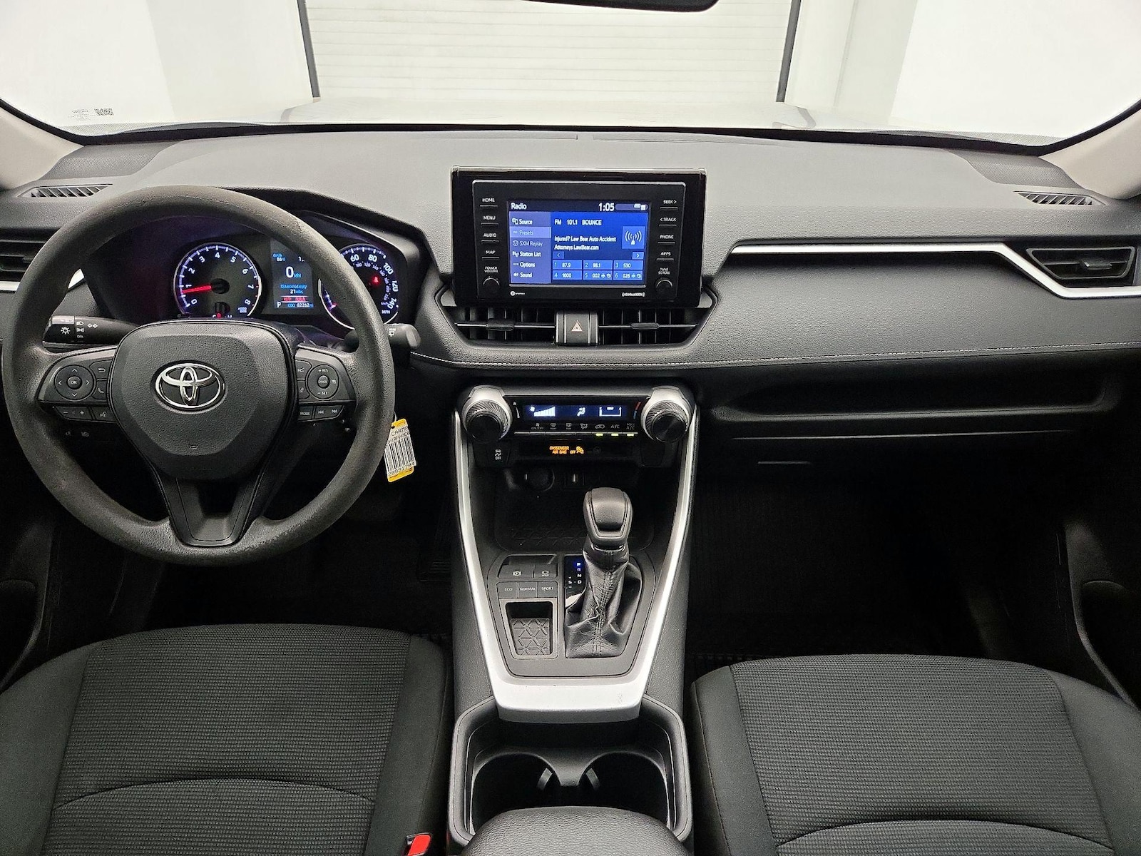 2021 Toyota RAV4 LE - Photo 10