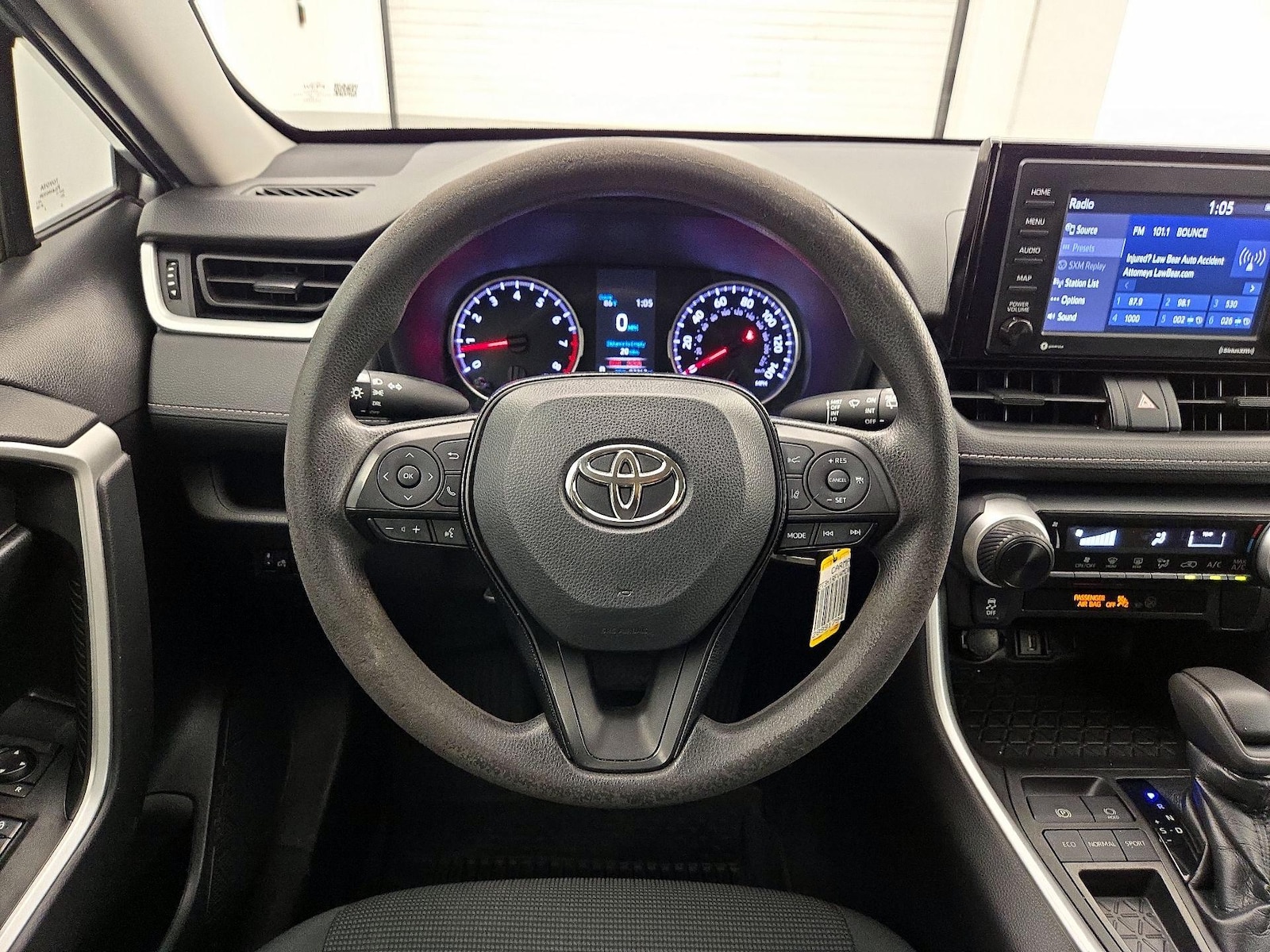 2021 Toyota RAV4 LE - Photo 11
