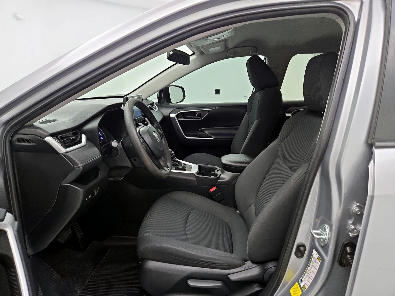 2021 Toyota RAV4 LE - Photo 12