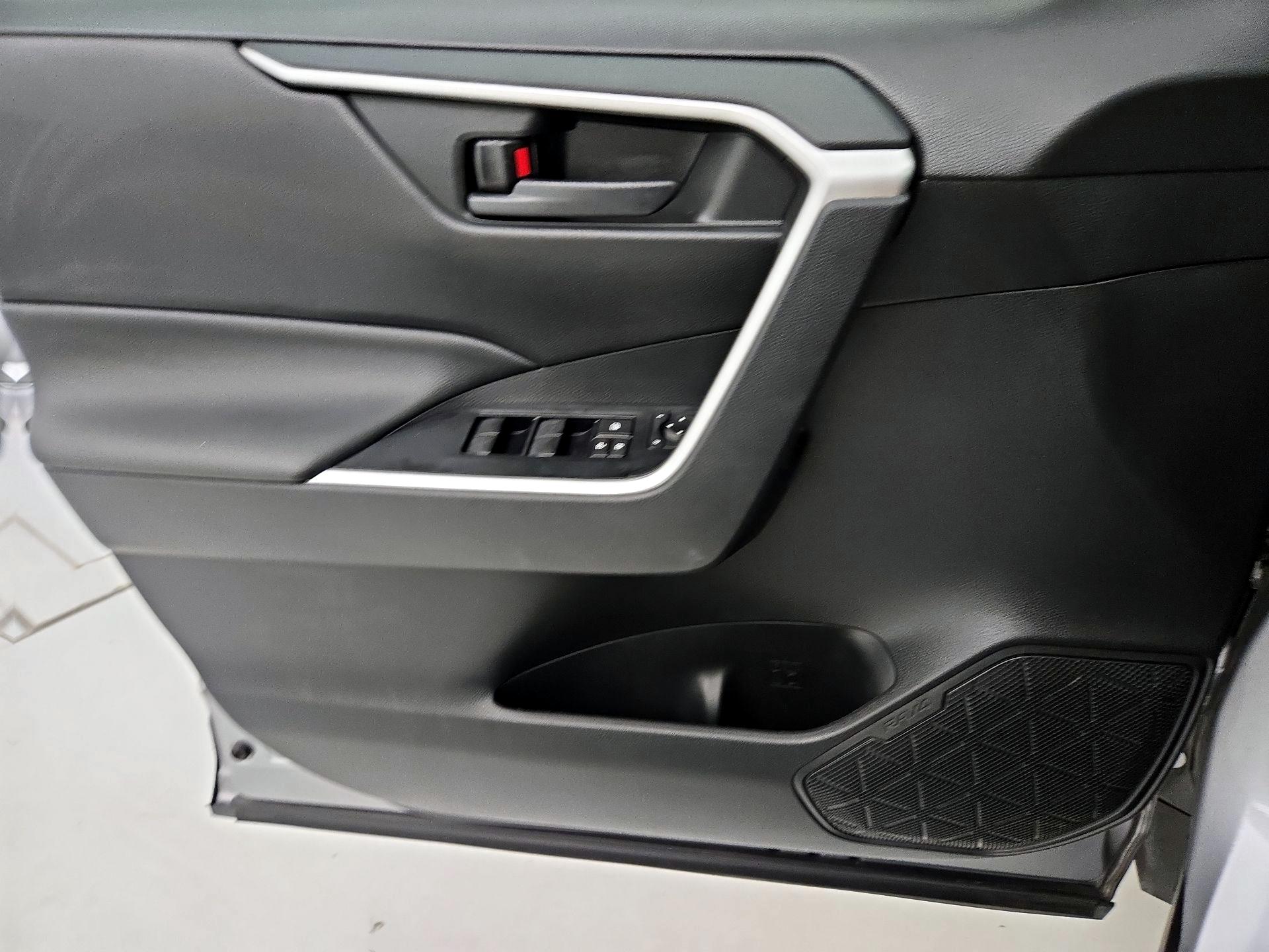 Thumbnail: 2021 Toyota RAV4 - 12