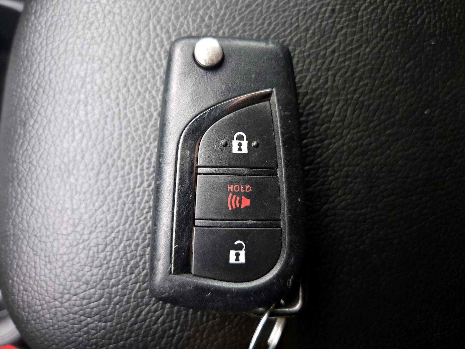 2021 Toyota RAV4 LE - Photo 23