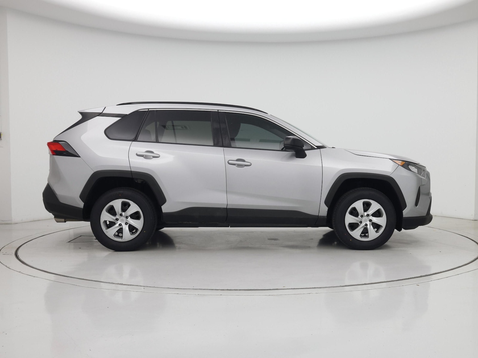 2021 Toyota RAV4 LE - Photo 8
