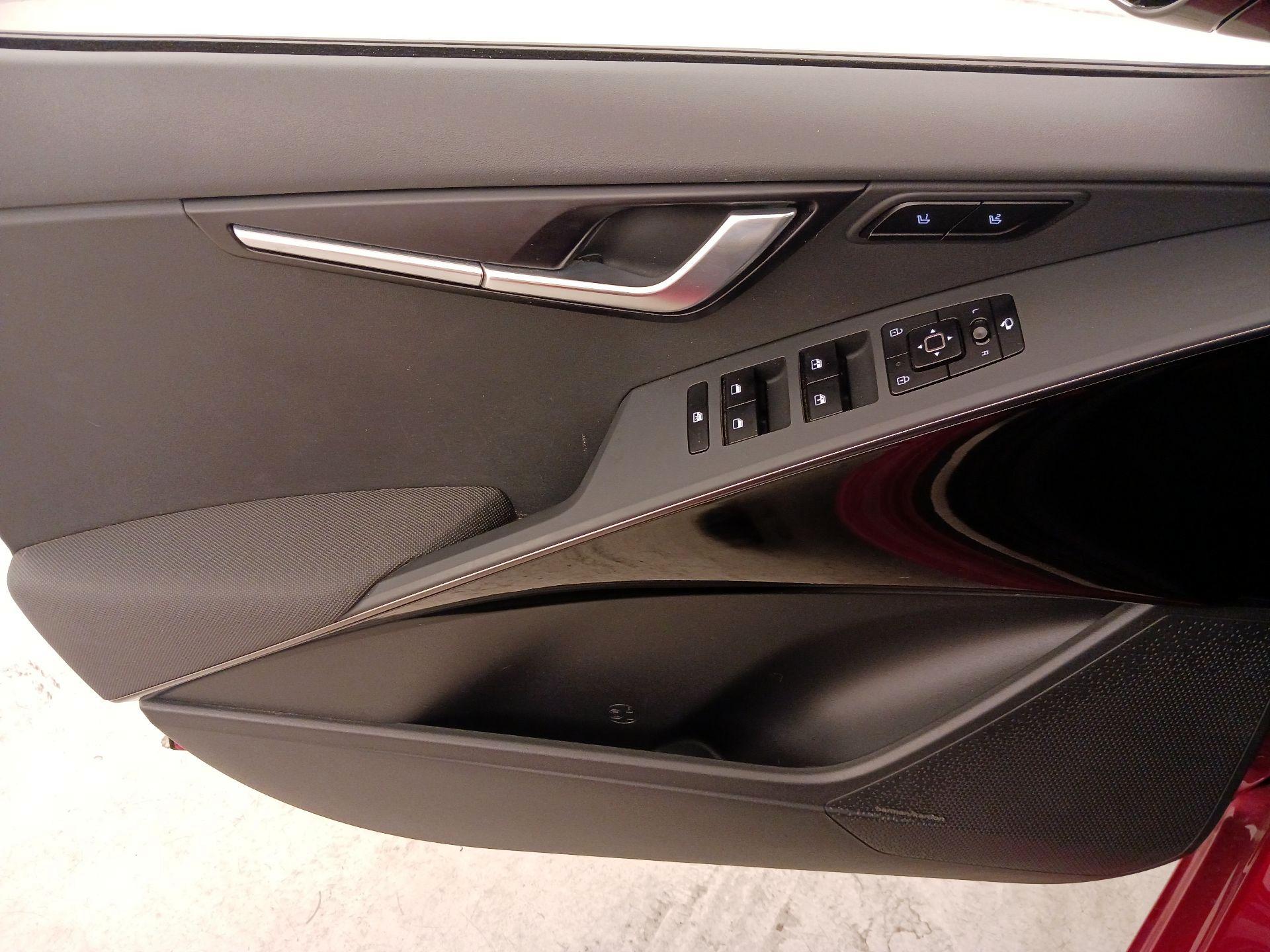 Thumbnail: 2024 Kia Niro - 12