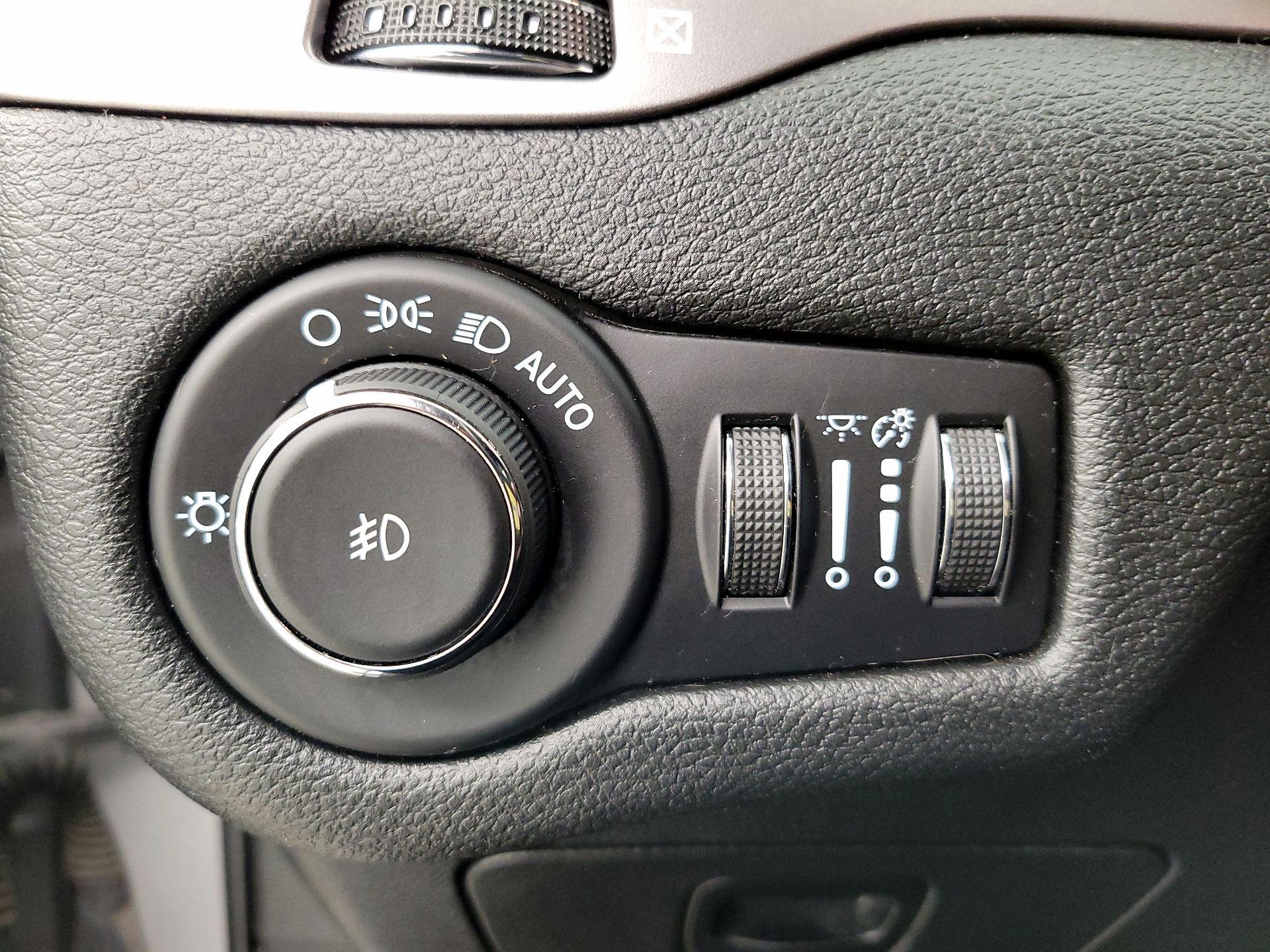 Thumbnail: 2021 Jeep Cherokee - 13