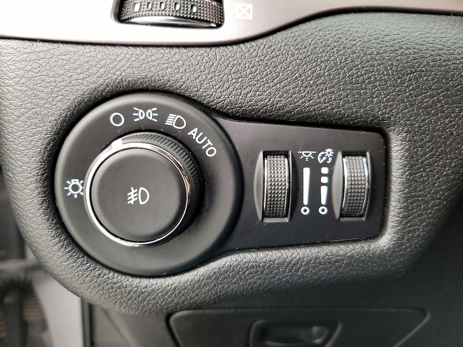 2021 Jeep Cherokee Latitude Lux - Photo 14