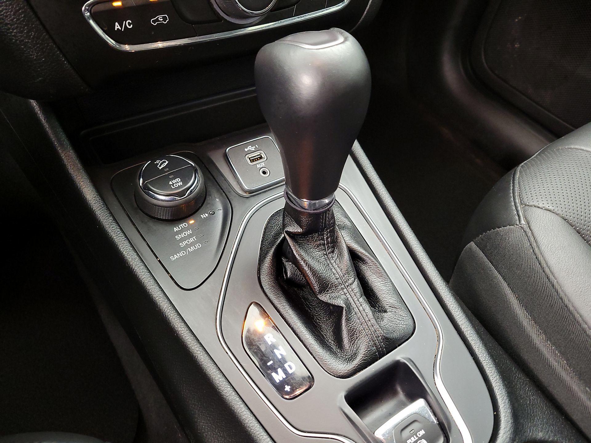 Thumbnail: 2021 Jeep Cherokee - 17