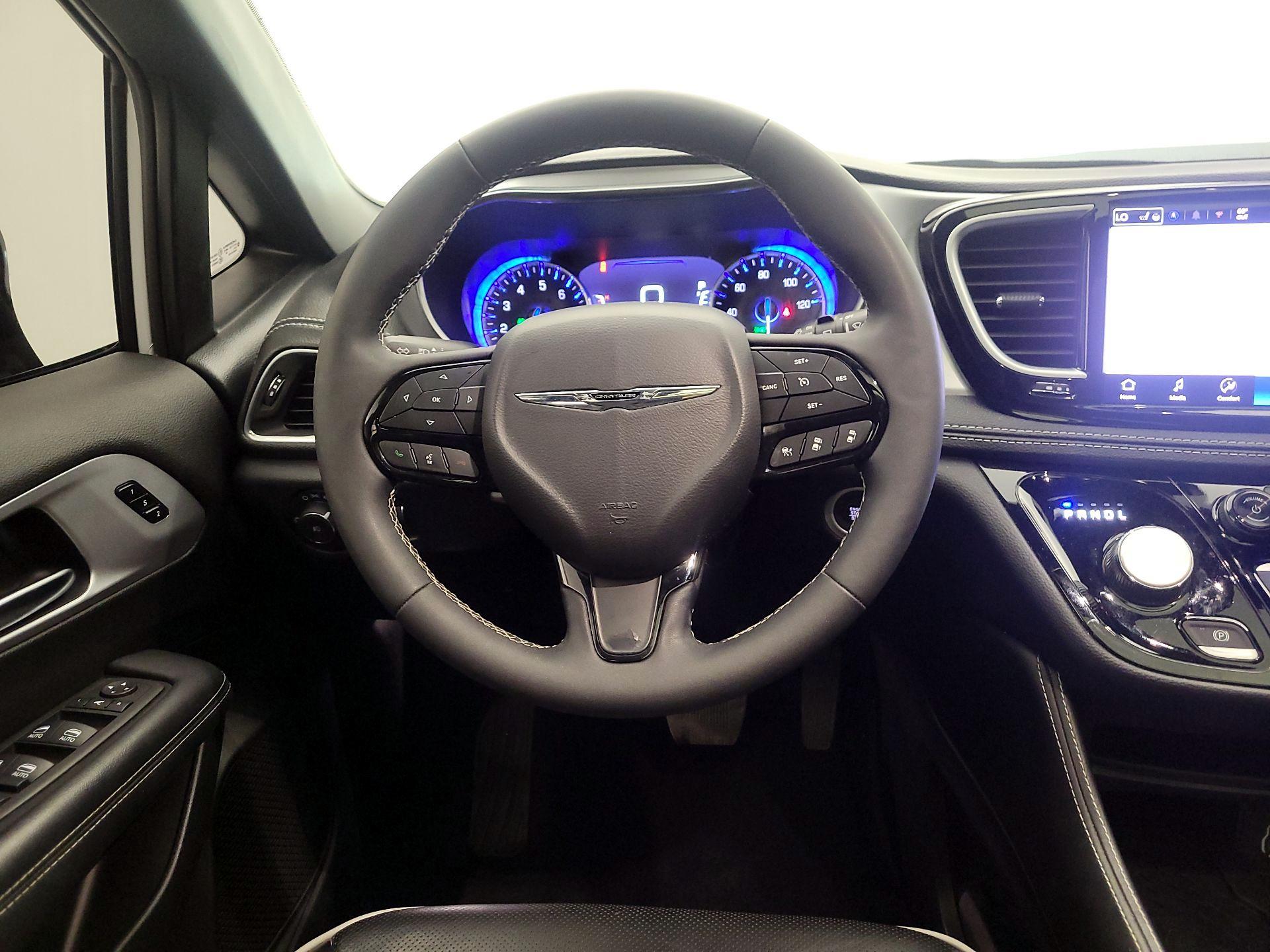 Thumbnail: 2025 Chrysler Pacifica - 10