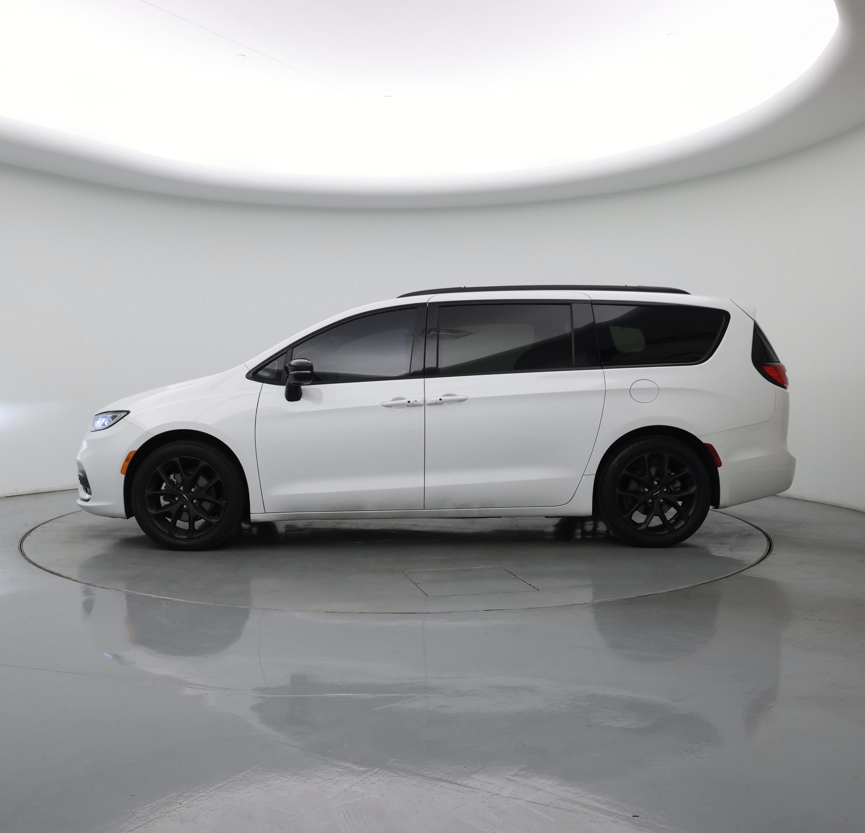 Thumbnail: 2025 Chrysler Pacifica - 3