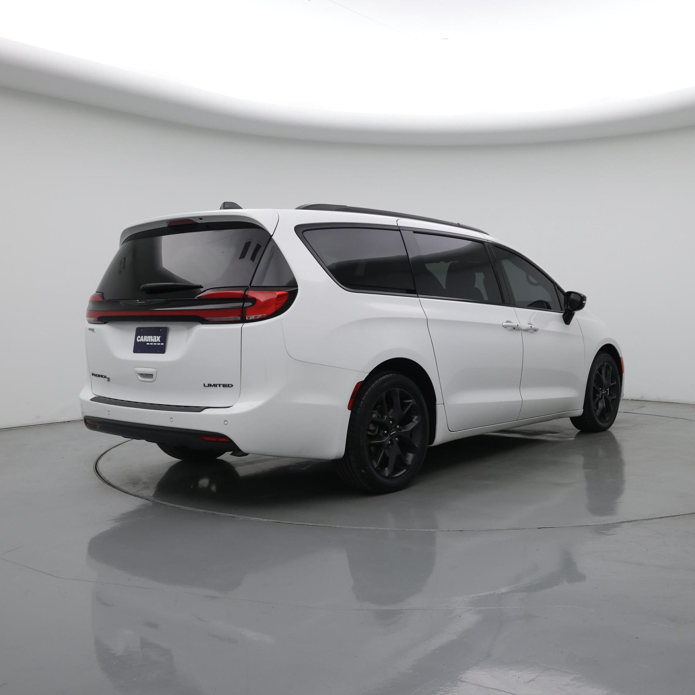 Thumbnail: 2025 Chrysler Pacifica - 8