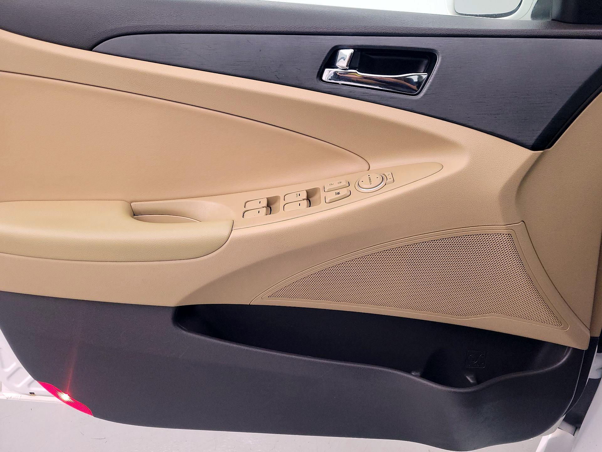 Thumbnail: 2014 Hyundai Sonata - 12