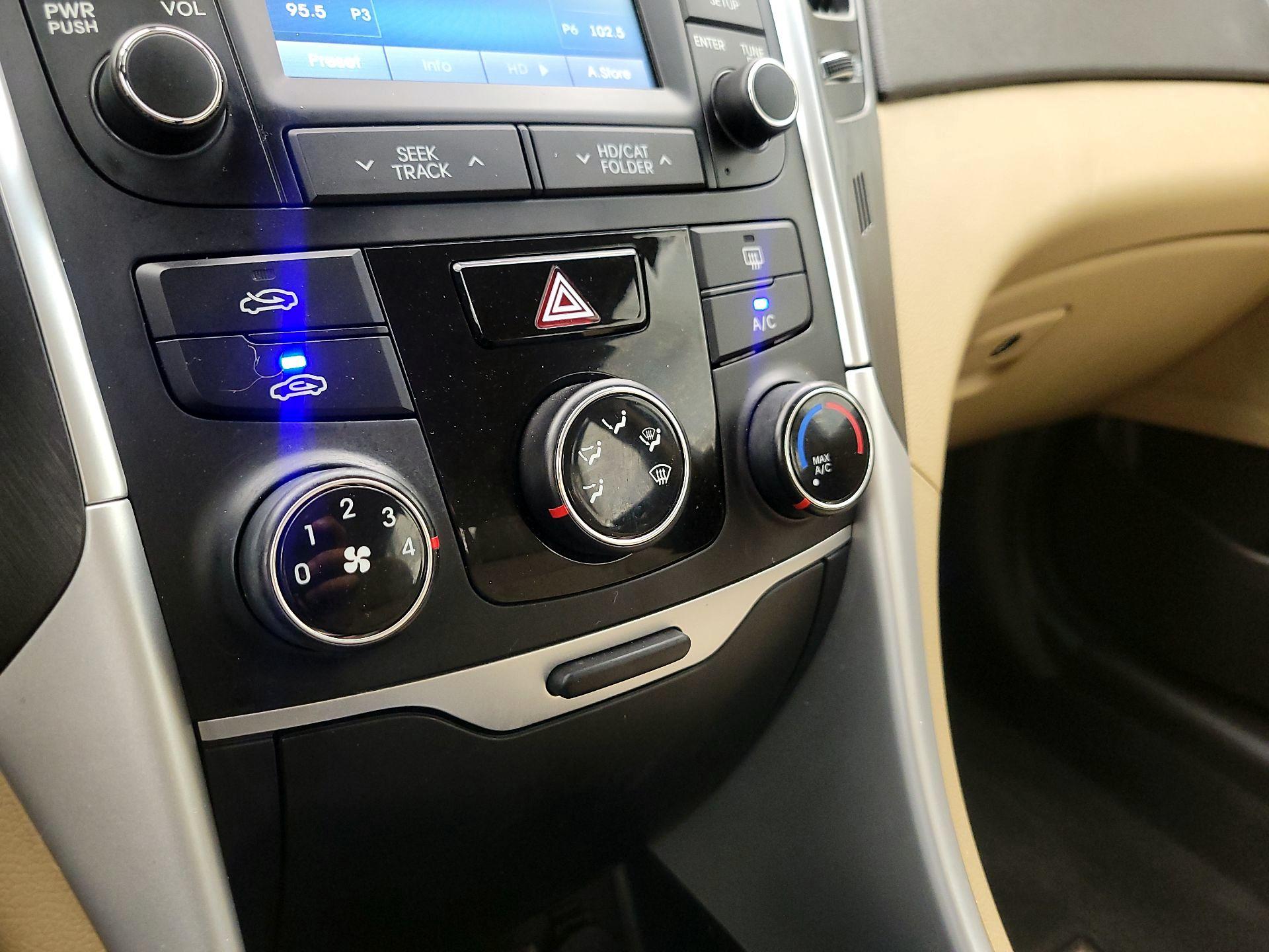 Thumbnail: 2014 Hyundai Sonata - 16