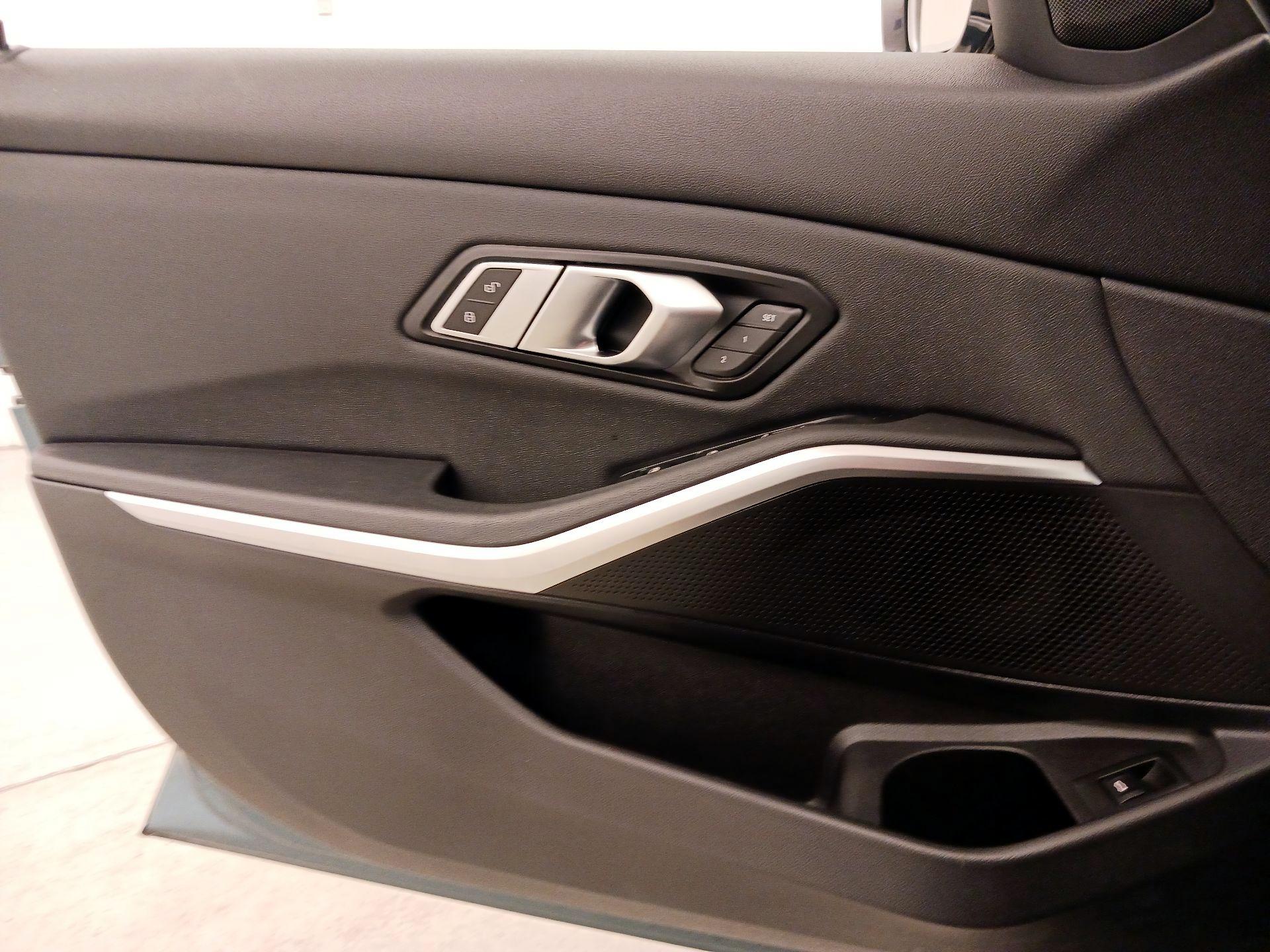 Thumbnail: 2021 BMW 3 Series - 12