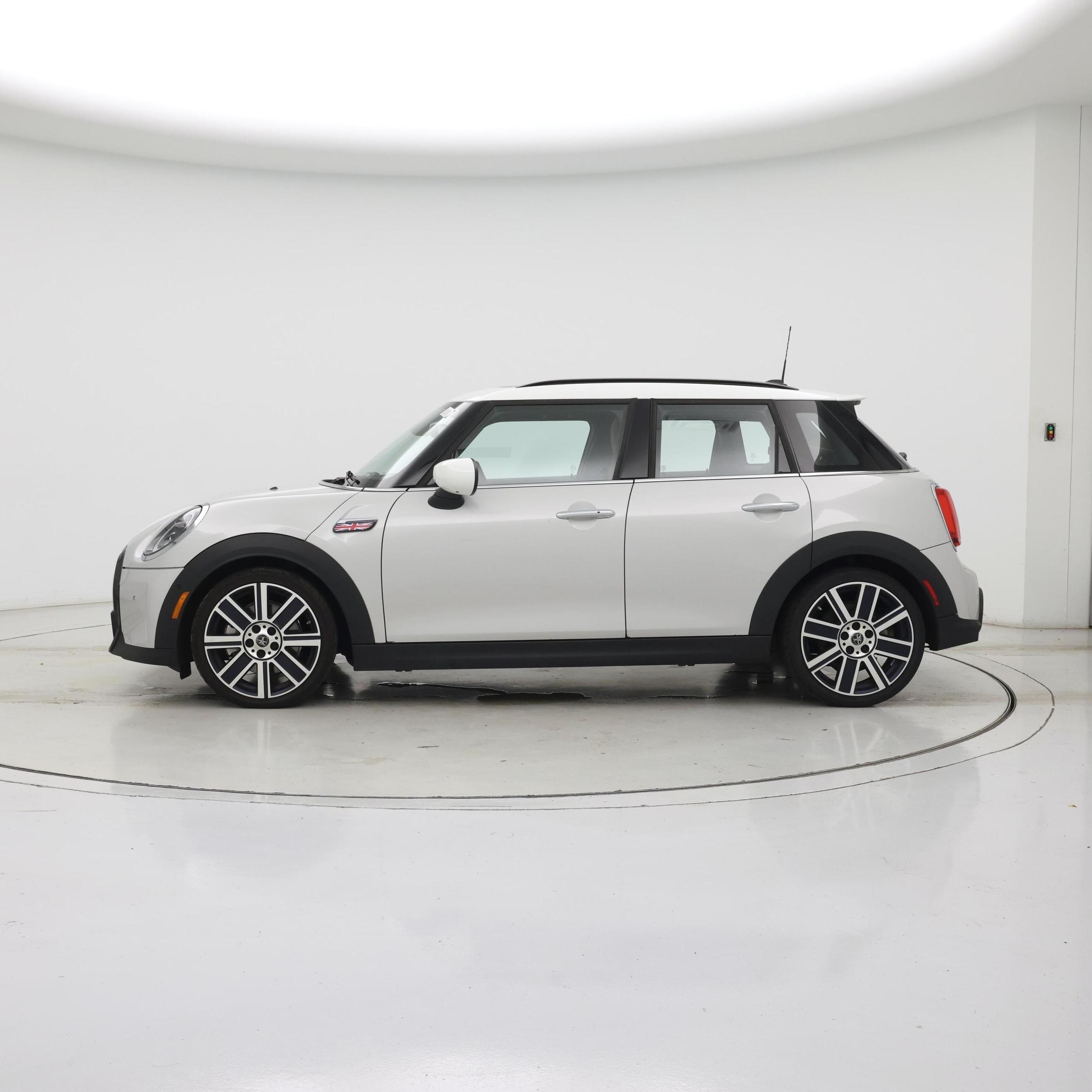 Thumbnail: 2023 MINI Cooper Hardtop - 3