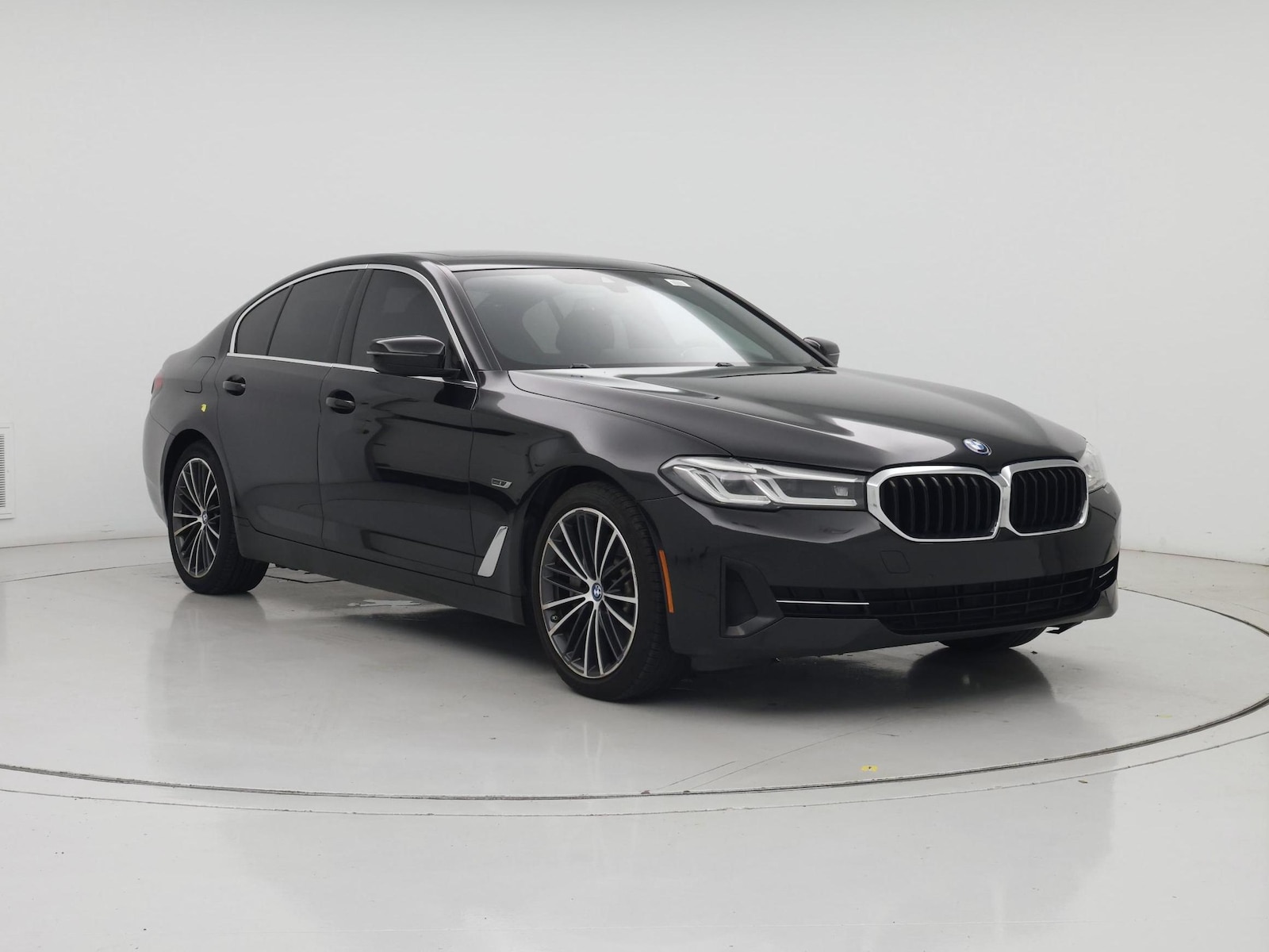2022 BMW 5 Series 530e - Photo 2