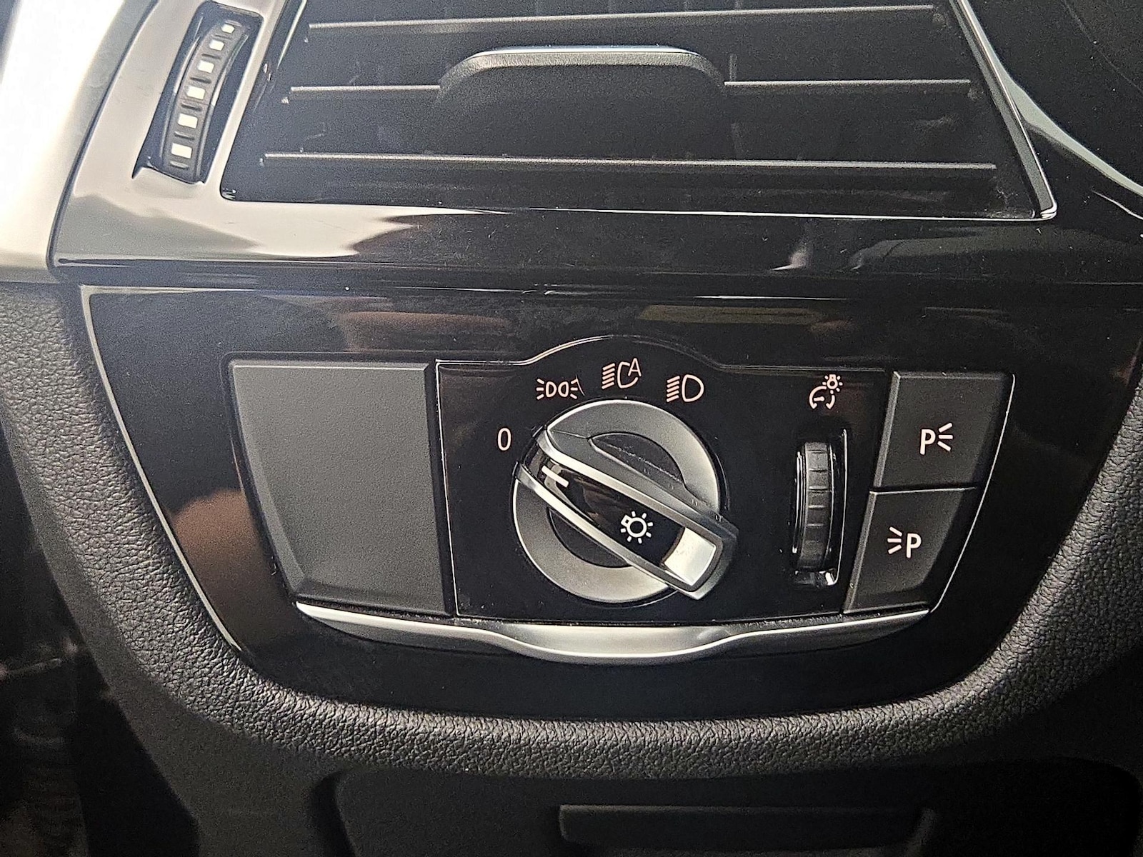 2022 BMW 5 Series 530e - Photo 14