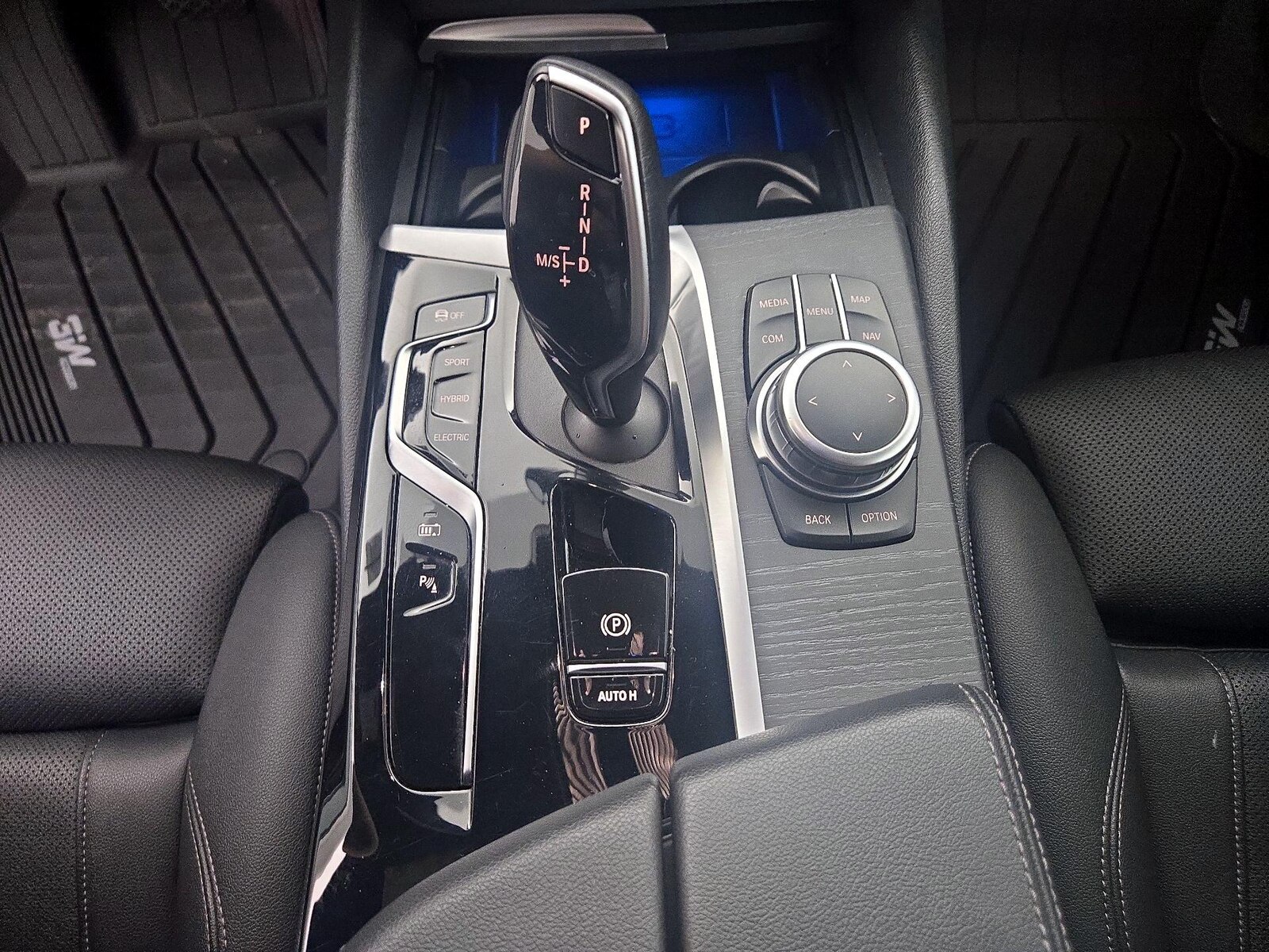 2022 BMW 5 Series 530e - Photo 19