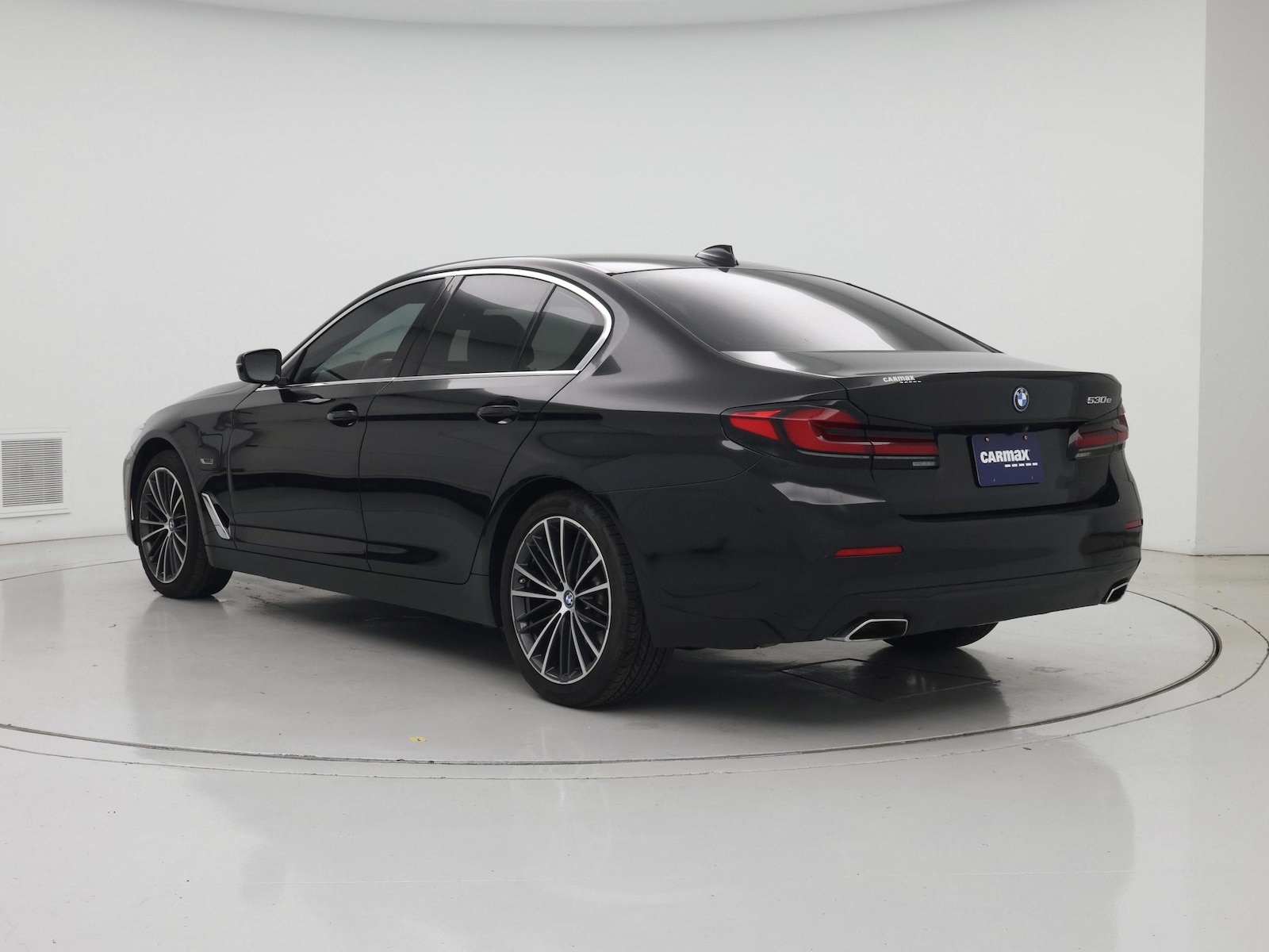 2022 BMW 5 Series 530e - Photo 3