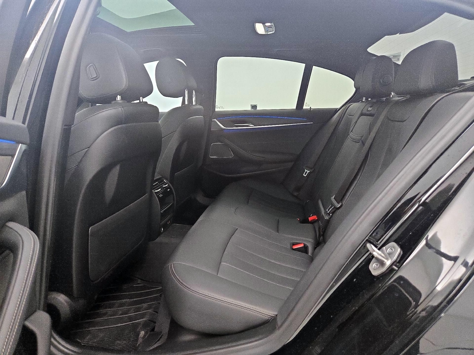 2022 BMW 5 Series 530e - Photo 22