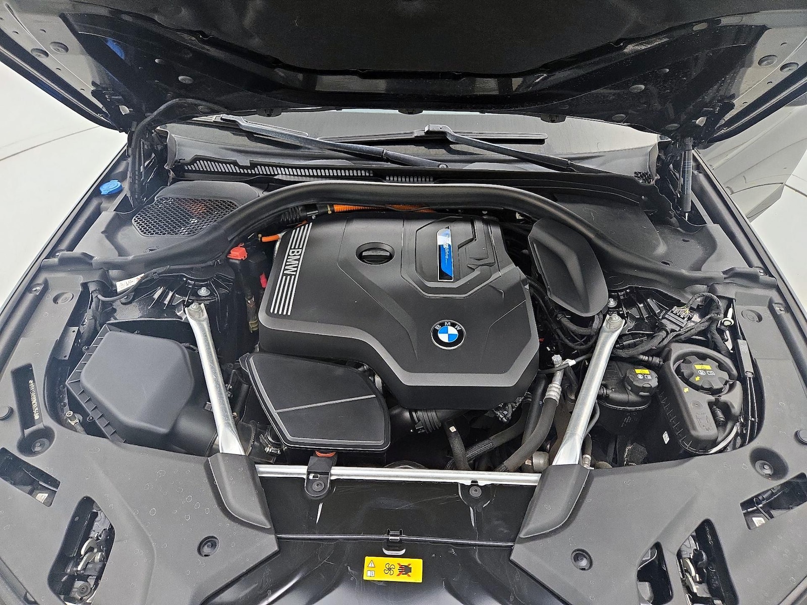2022 BMW 5 Series 530e - Photo 24