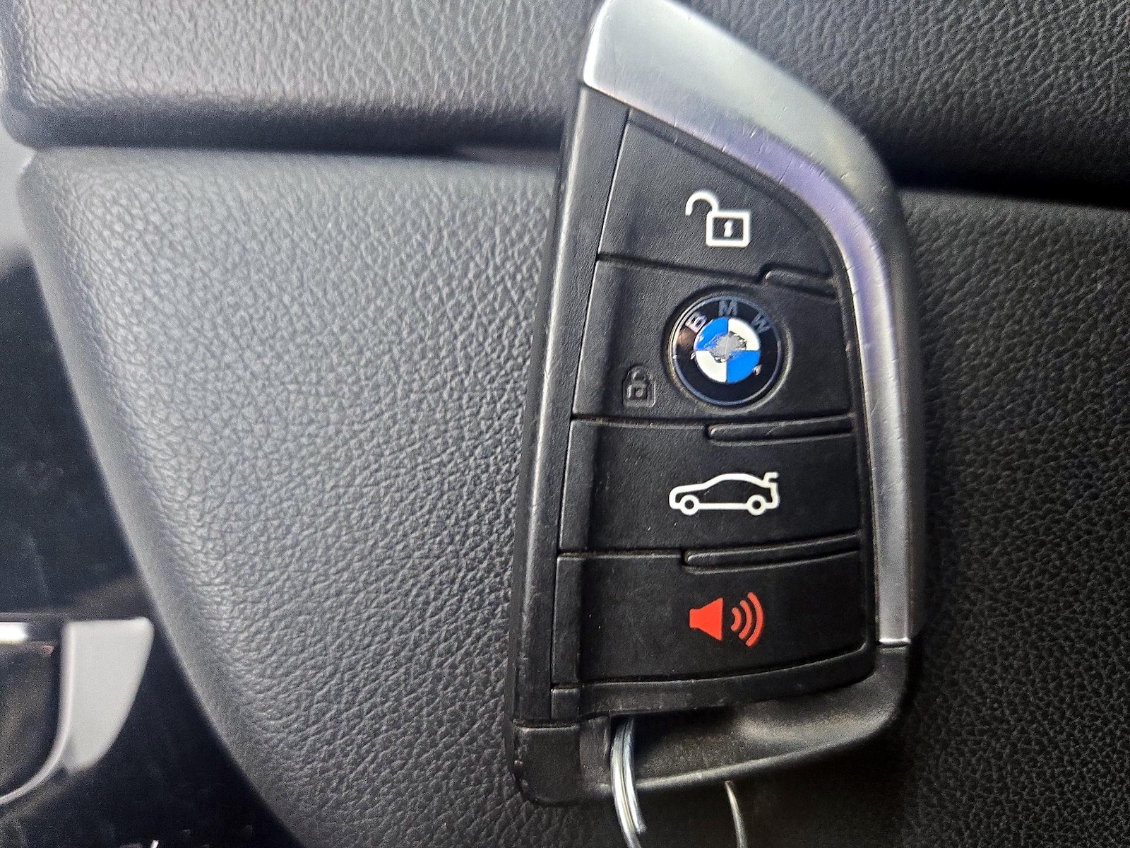 2022 BMW 5 Series 530e - Photo 25