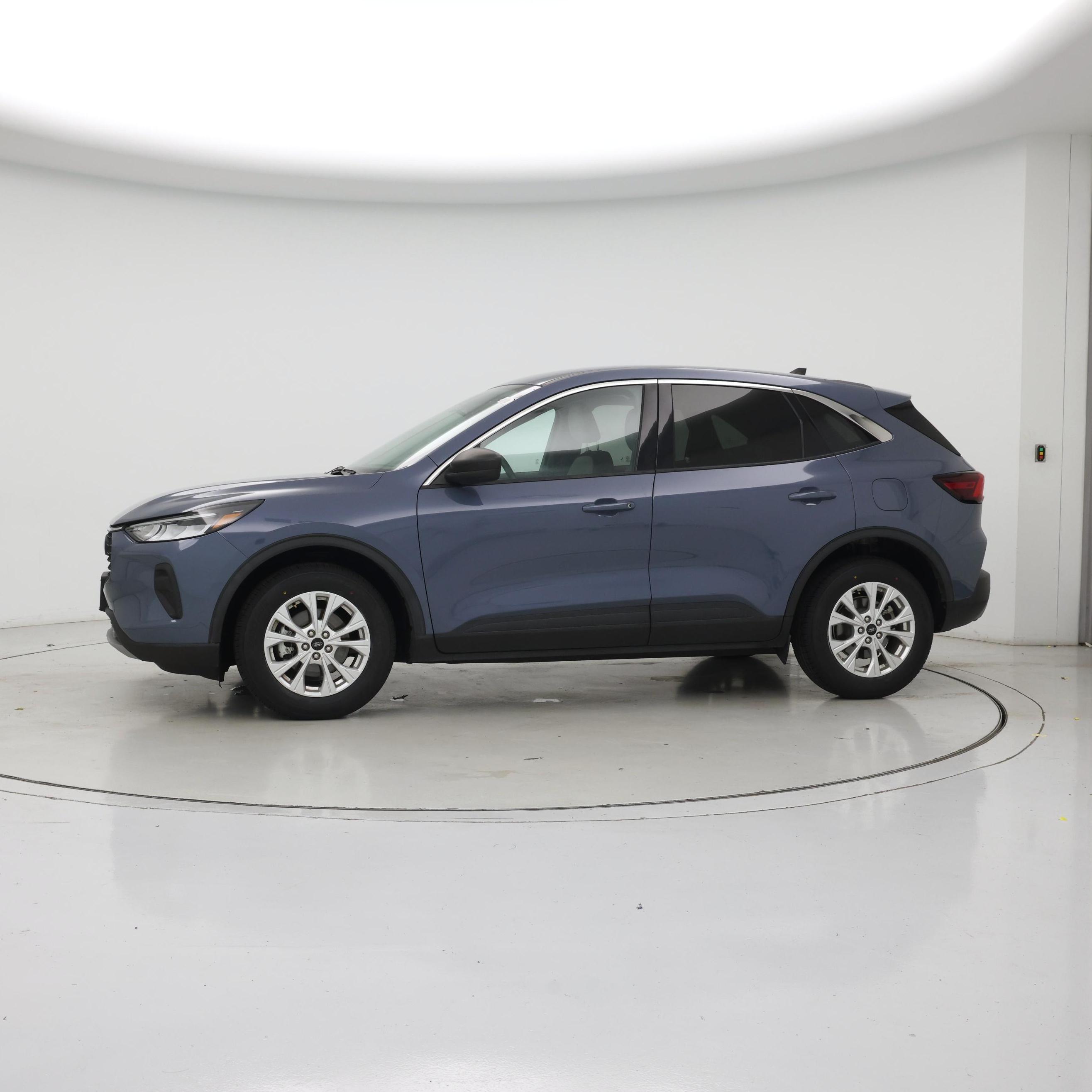 Thumbnail: 2023 Ford Escape - 3
