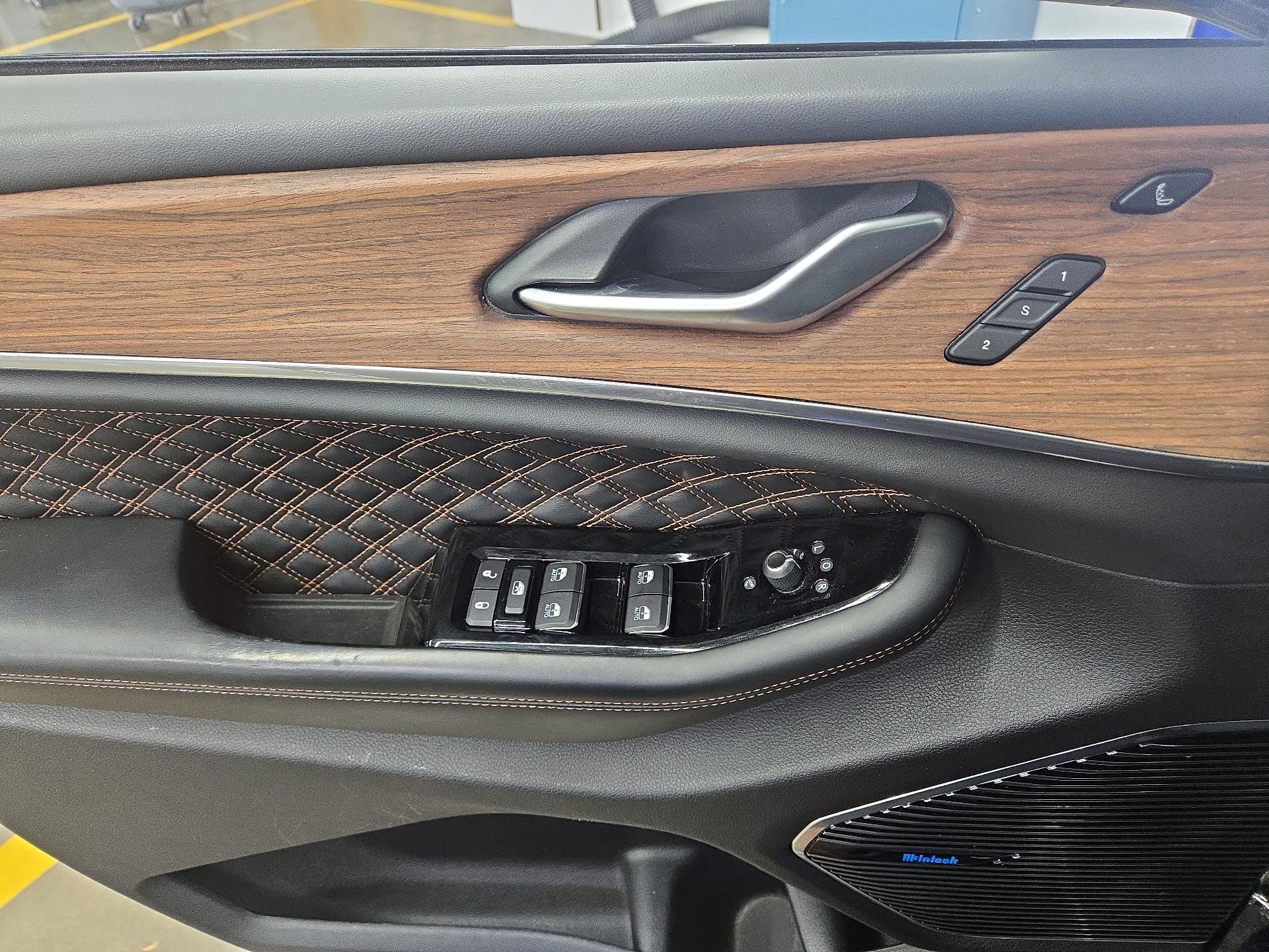 Thumbnail: 2022 Jeep Grand Cherokee - 12