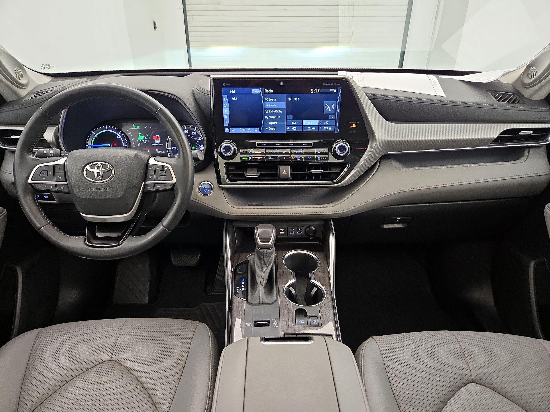 Thumbnail: 2022 Toyota Highlander - 9