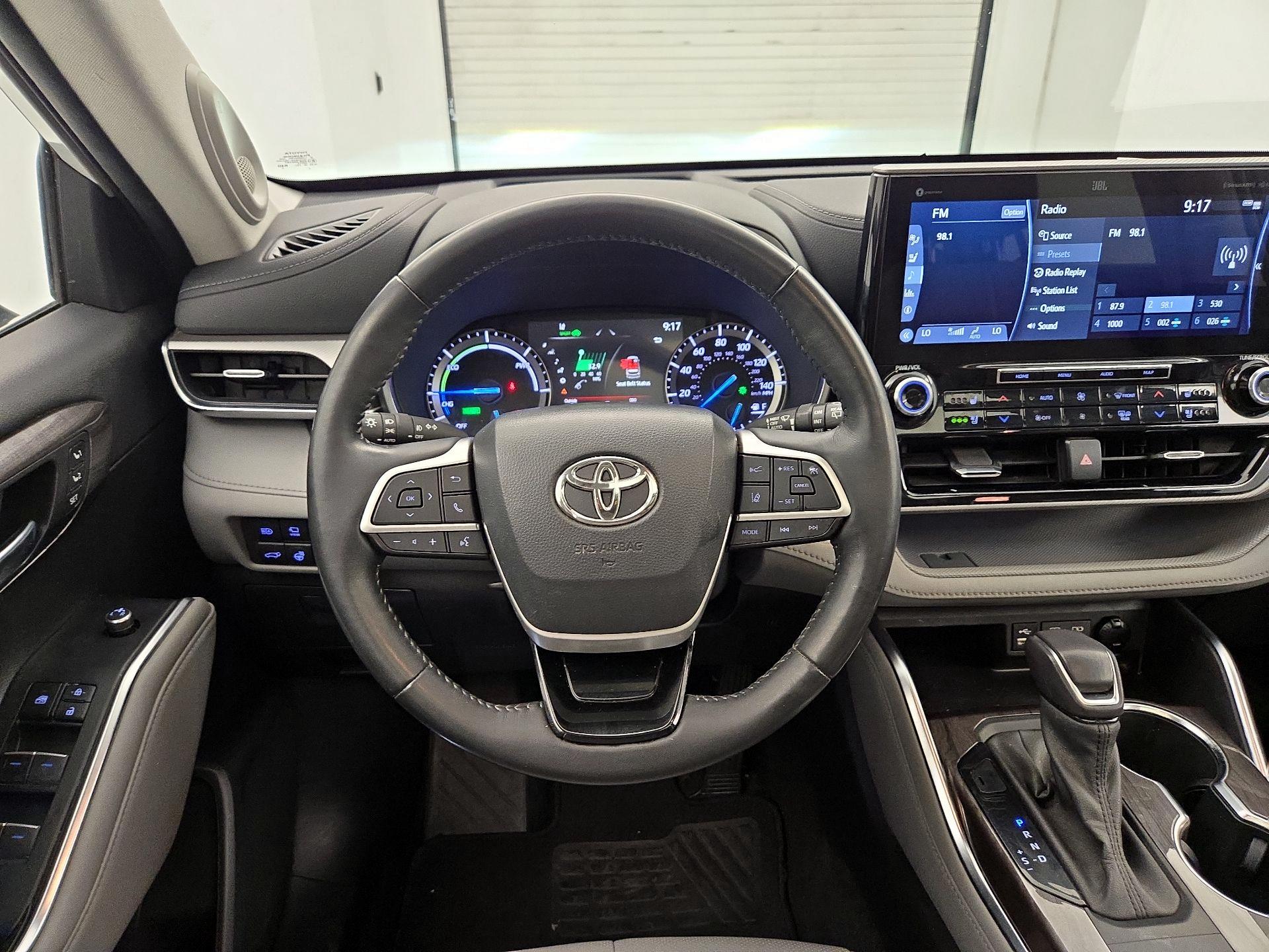 Thumbnail: 2022 Toyota Highlander - 10