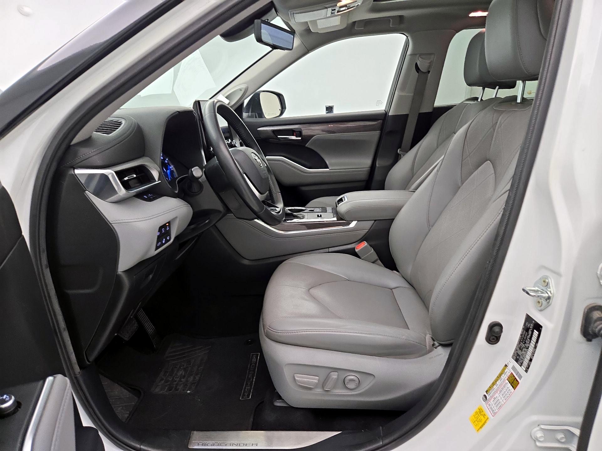 Thumbnail: 2022 Toyota Highlander - 11