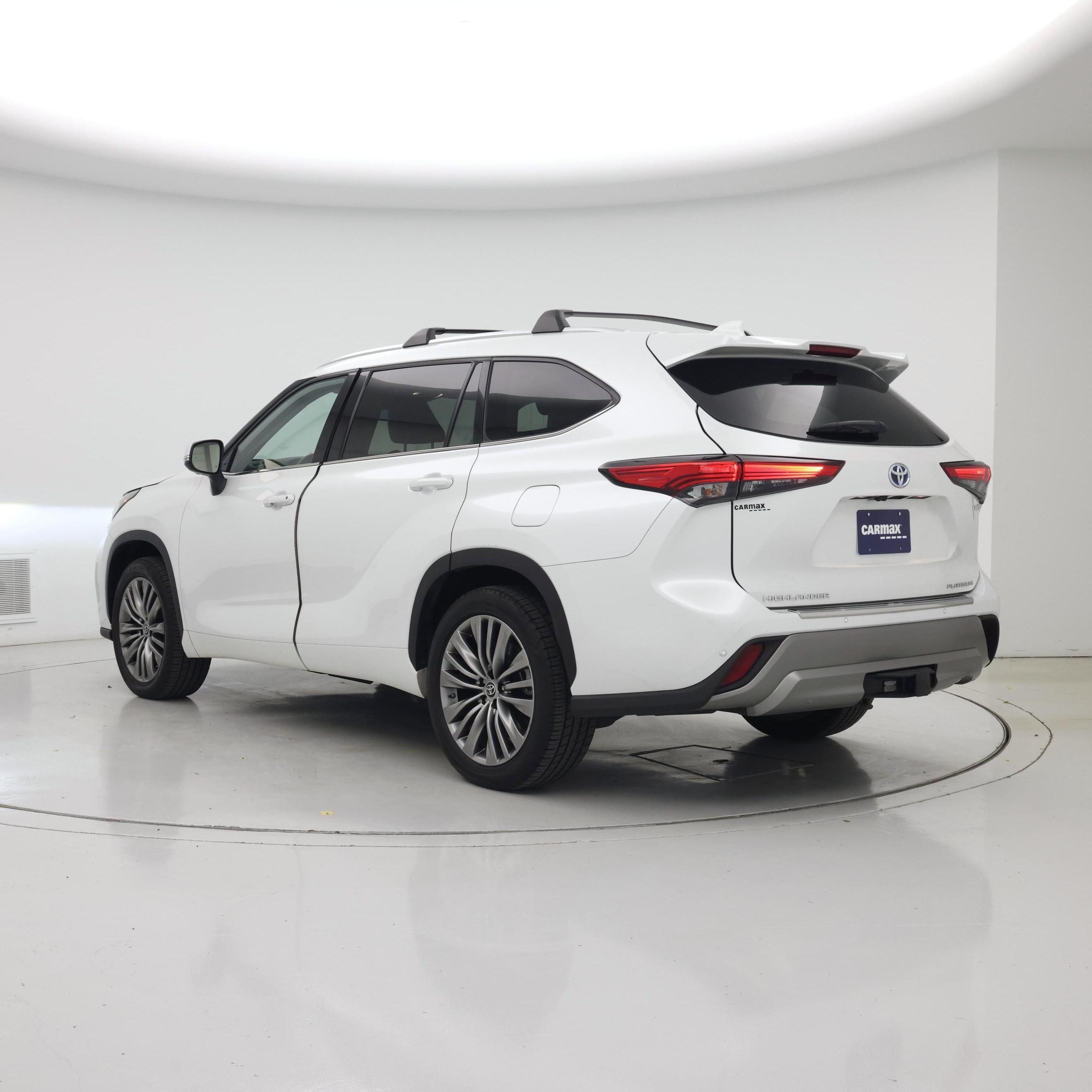 Thumbnail: 2022 Toyota Highlander - 2