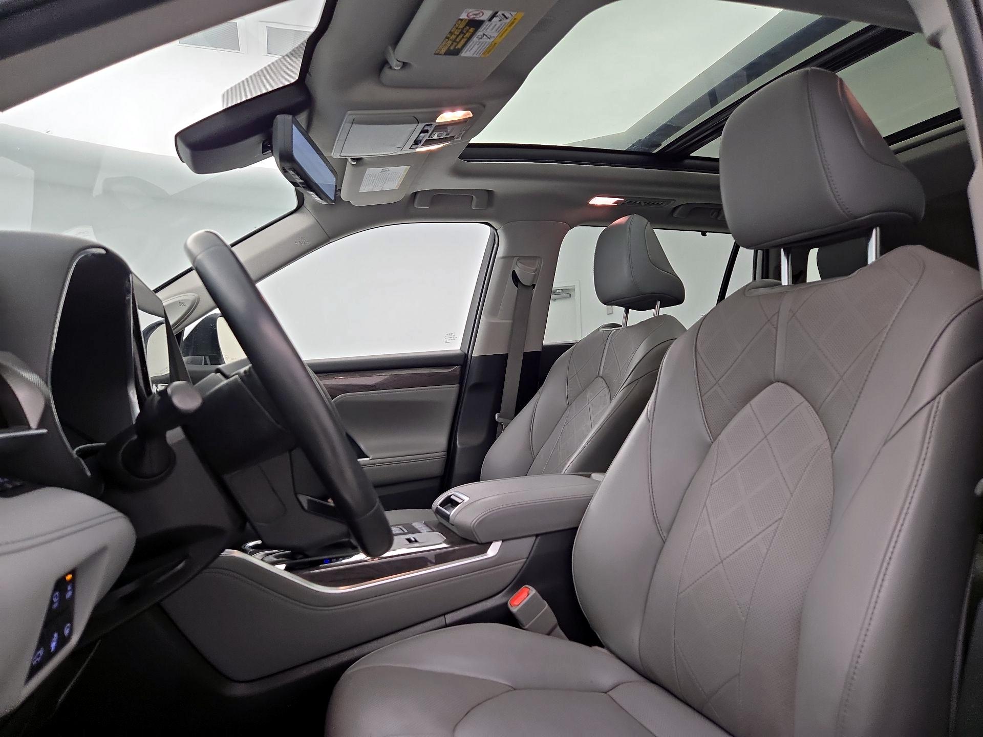 Thumbnail: 2022 Toyota Highlander - 20