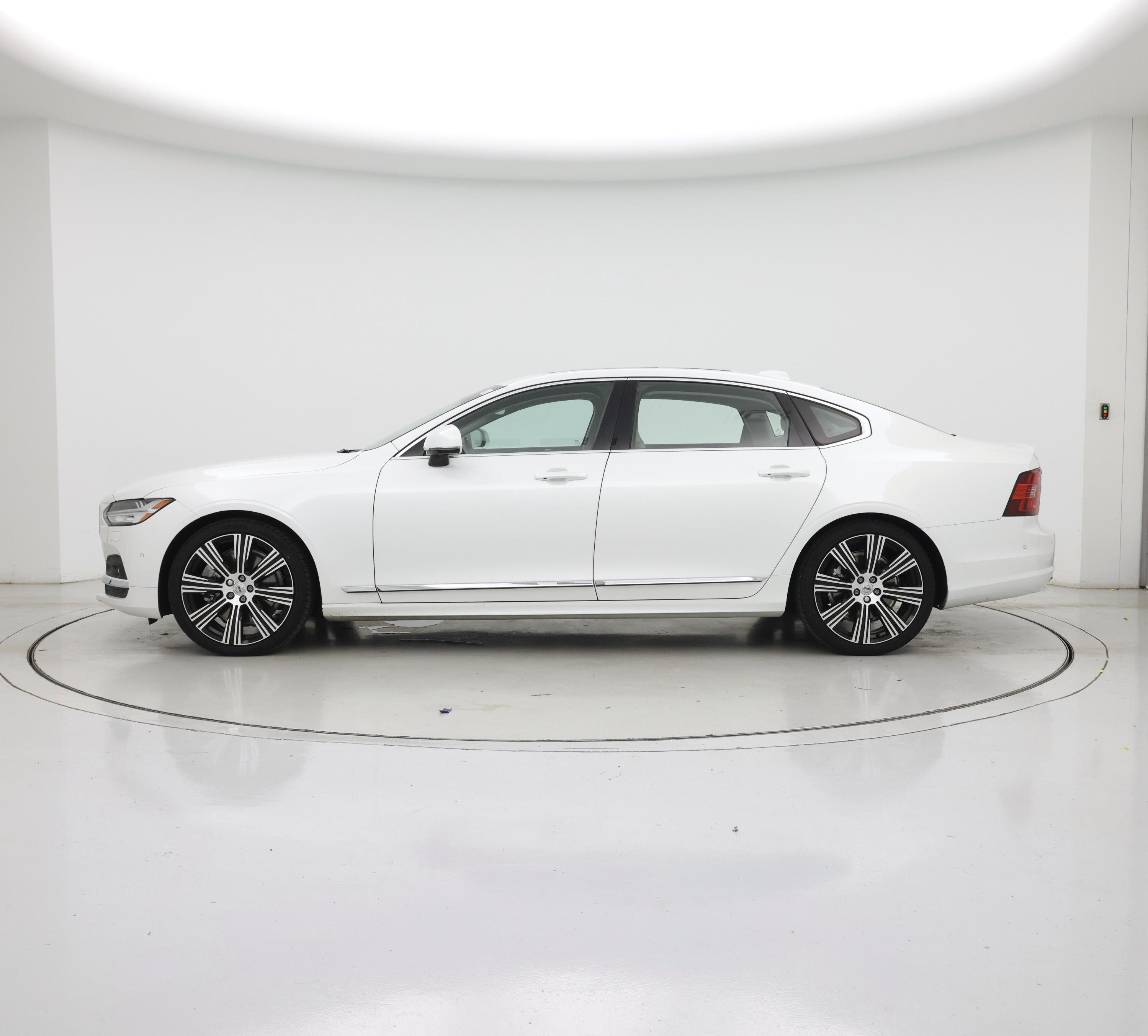 Thumbnail: 2023 Volvo S90 - 3