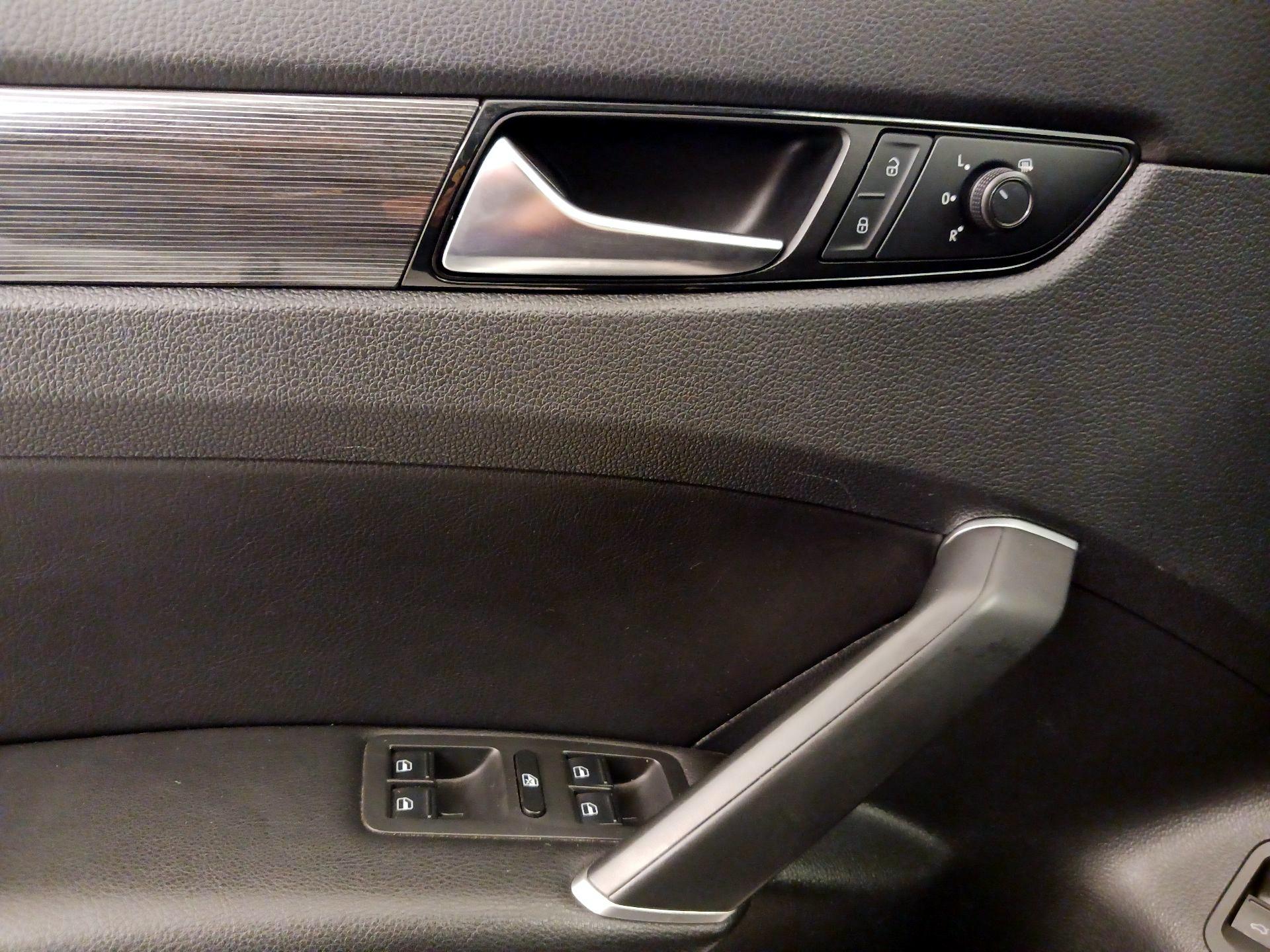 Thumbnail: 2021 Volkswagen Passat - 12