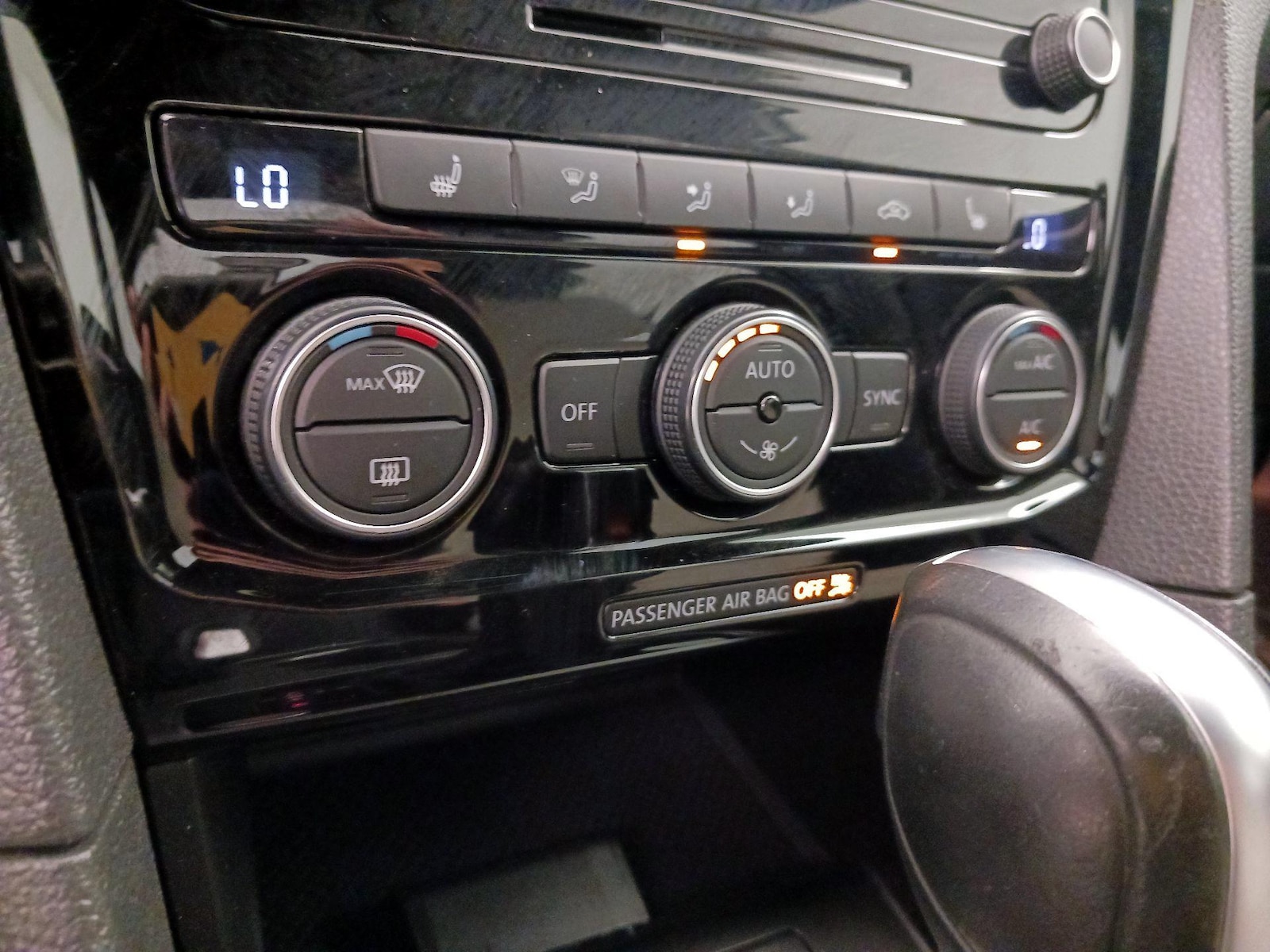2021 Volkswagen Passat R-Line - Photo 17