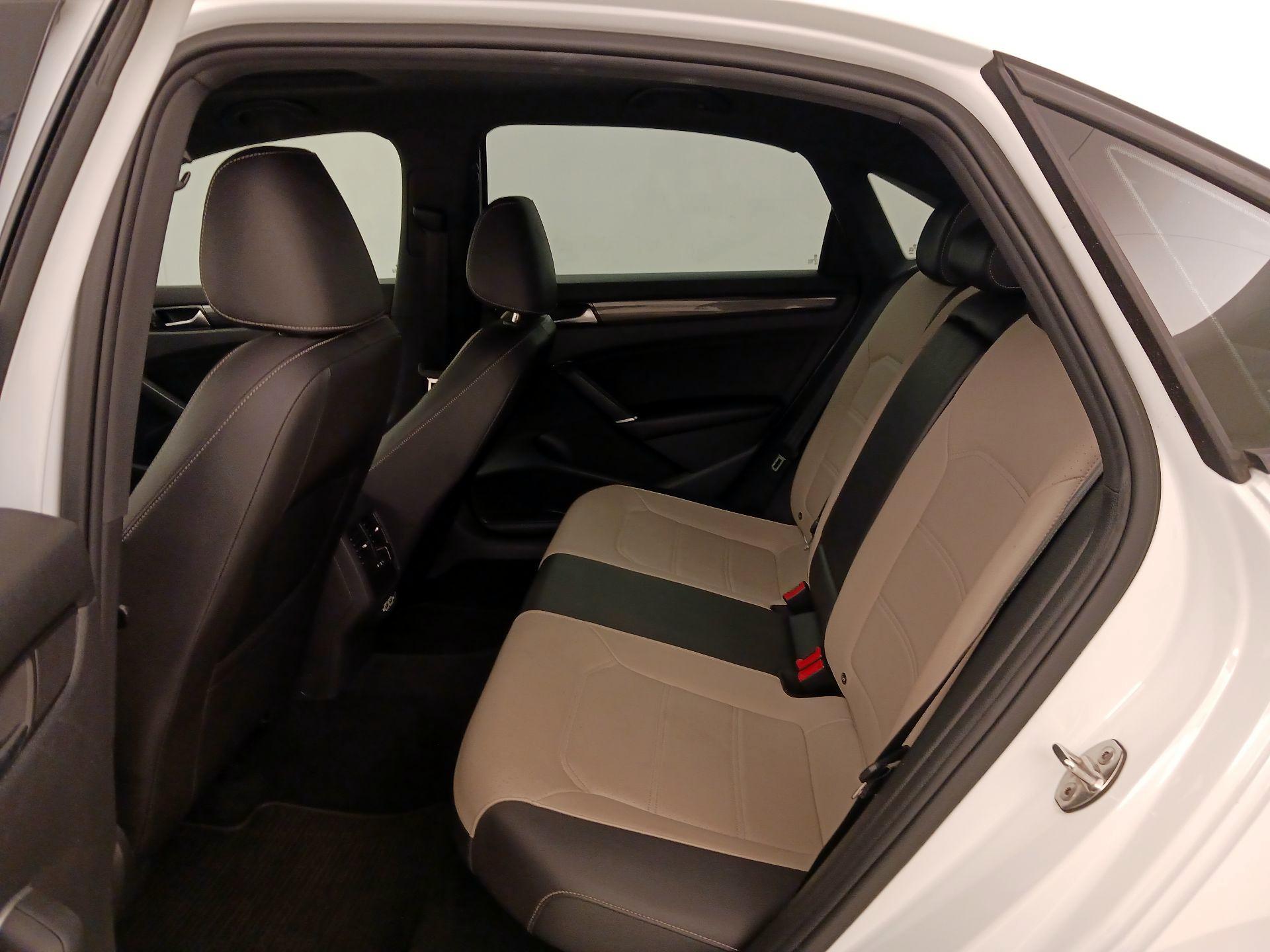 Thumbnail: 2021 Volkswagen Passat - 20