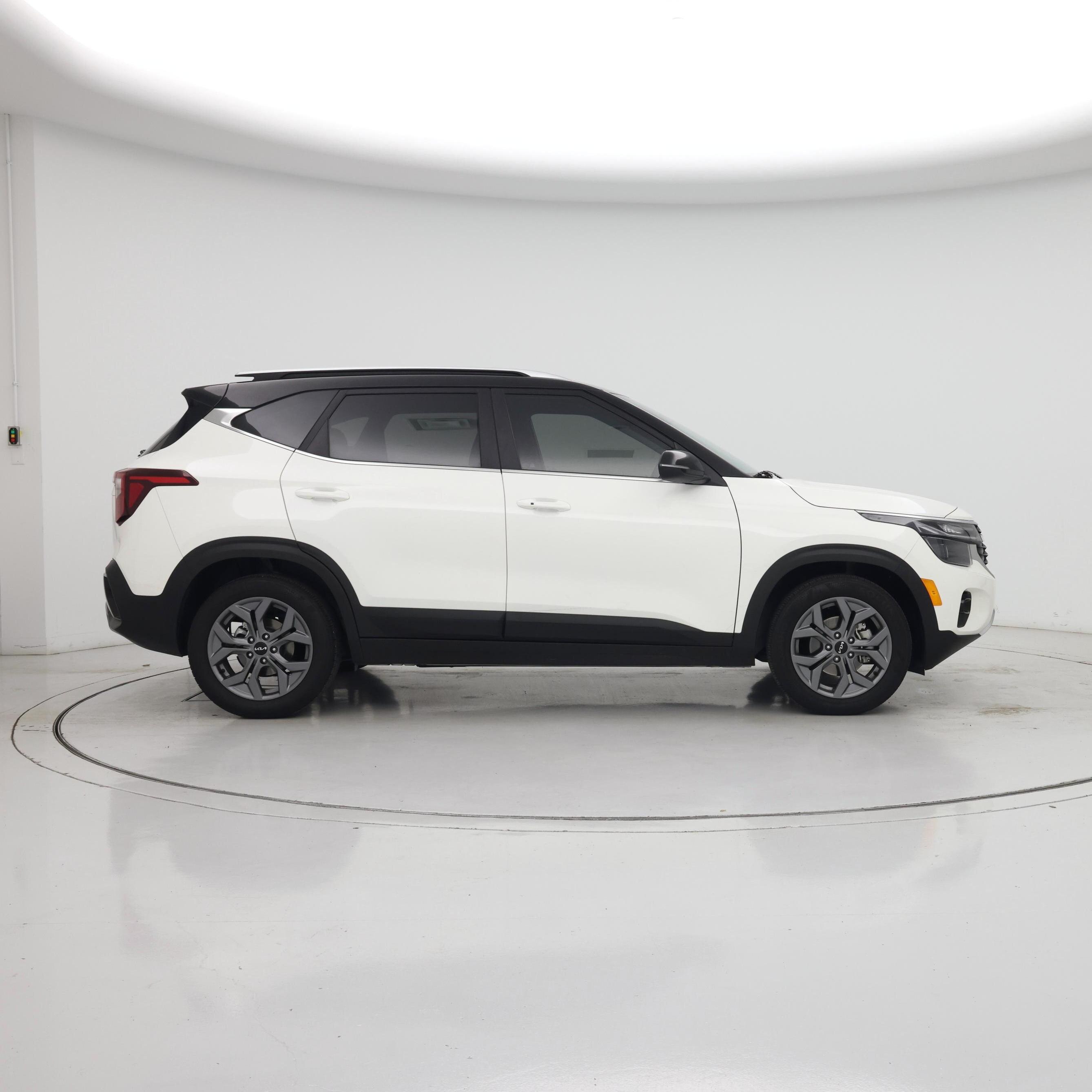 Thumbnail: 2024 Kia Seltos - 7