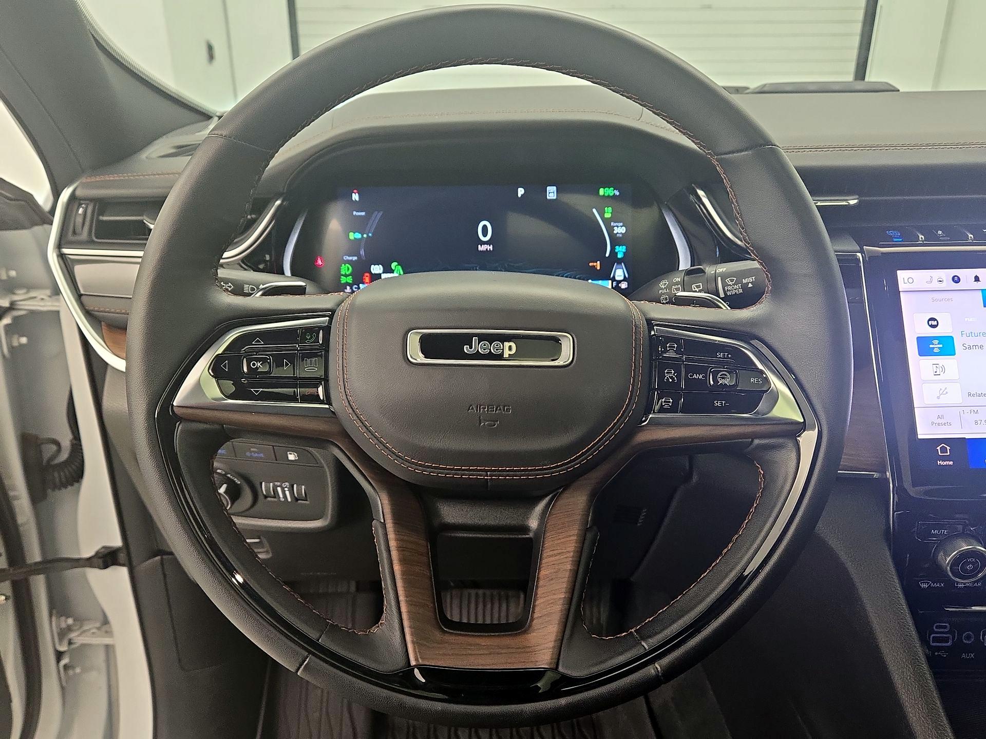 Thumbnail: 2022 Jeep Grand Cherokee - 10
