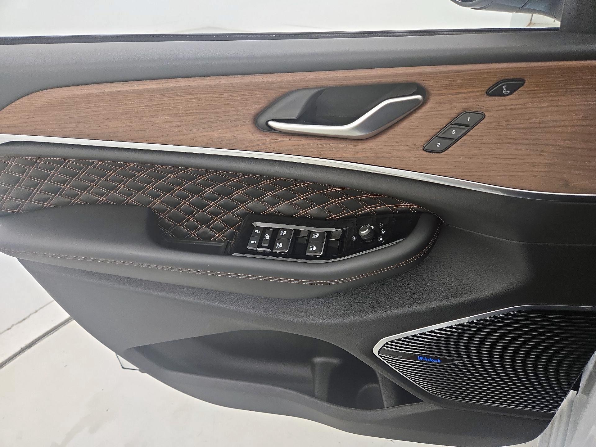 Thumbnail: 2022 Jeep Grand Cherokee - 12