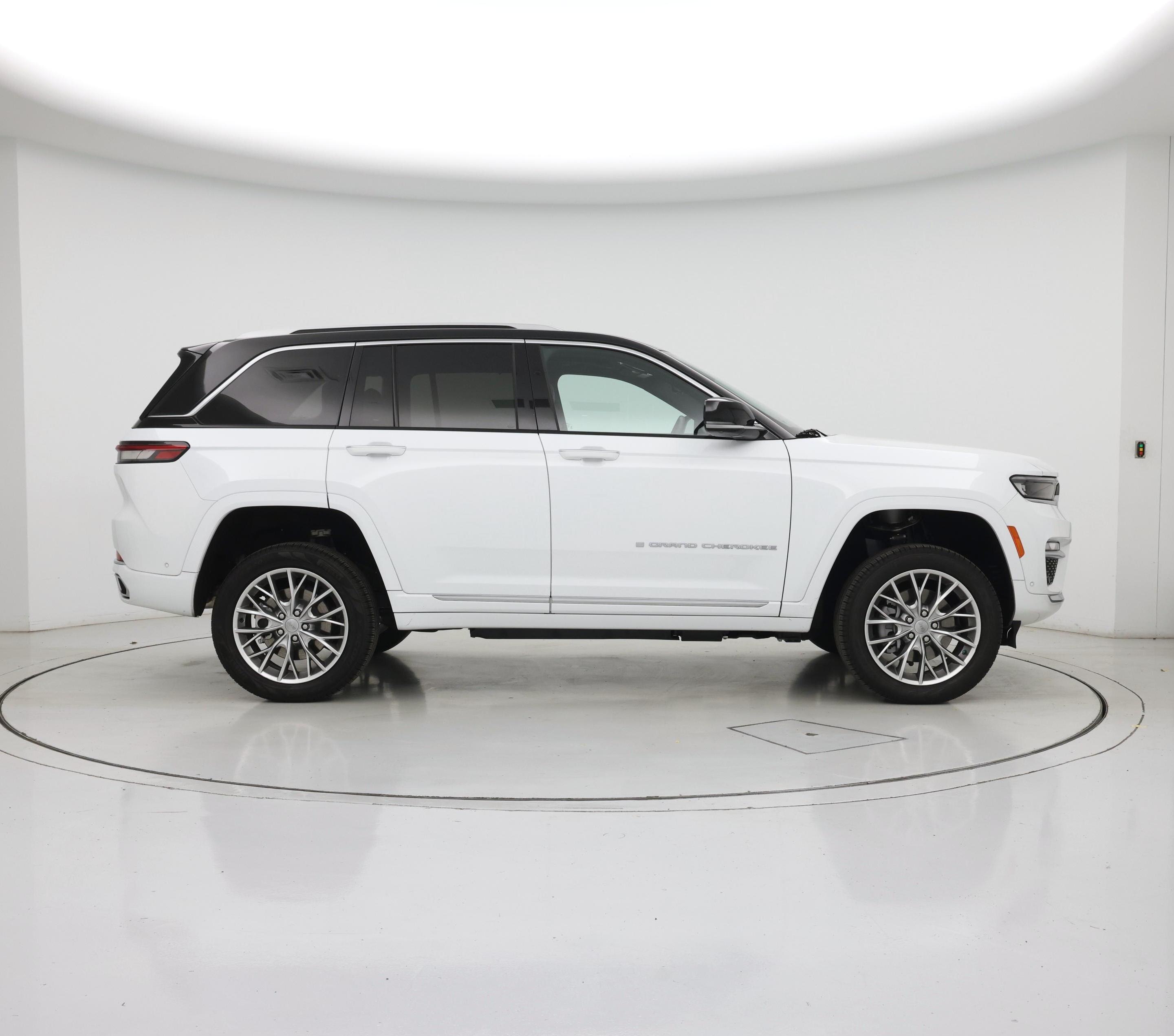 Thumbnail: 2022 Jeep Grand Cherokee - 7