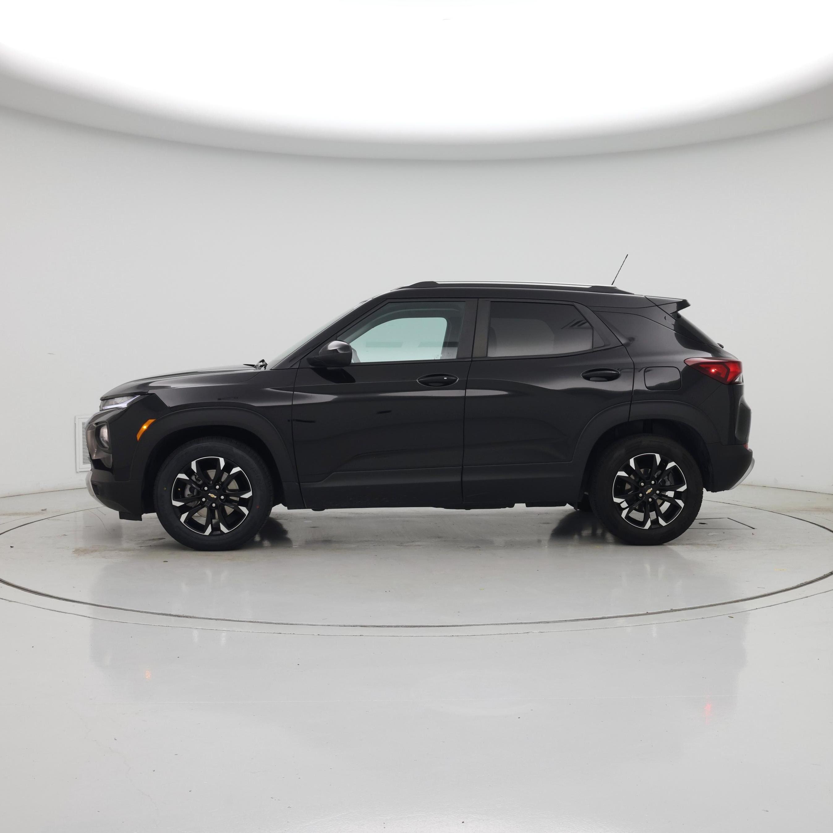 Thumbnail: 2023 Chevrolet TrailBlazer - 3