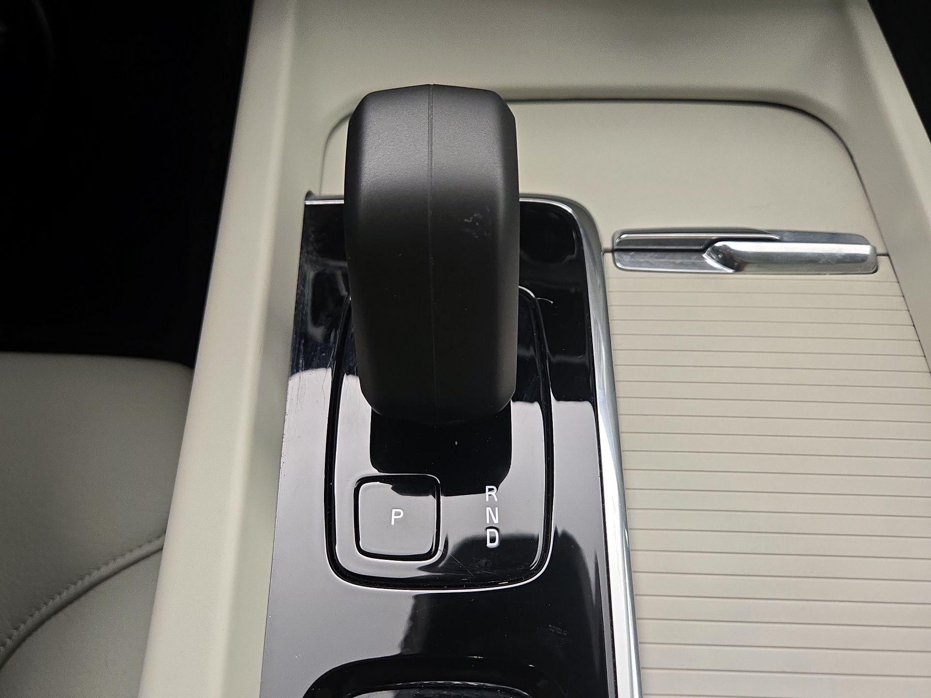 Thumbnail: 2023 Volvo S60 - 17