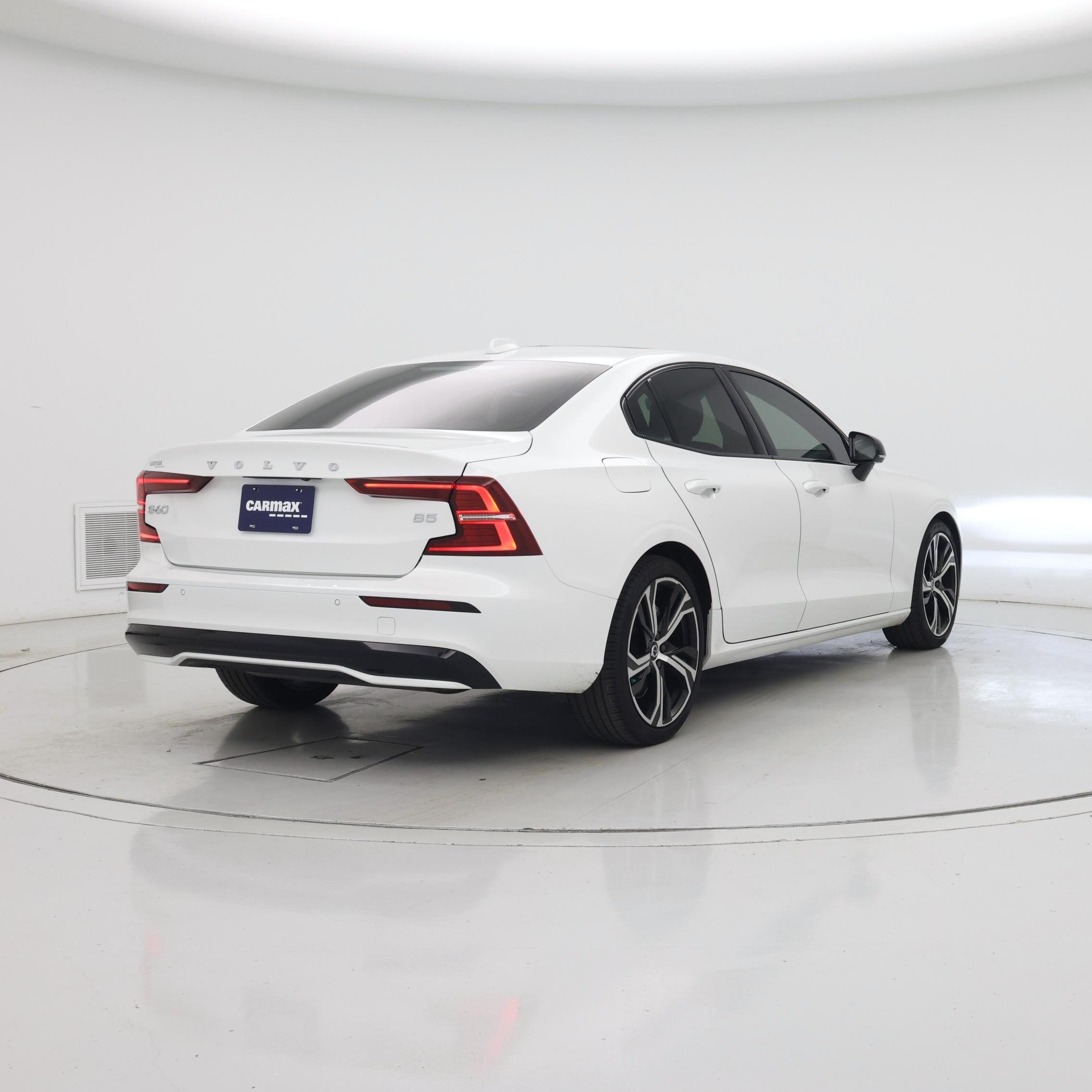 Thumbnail: 2023 Volvo S60 - 8