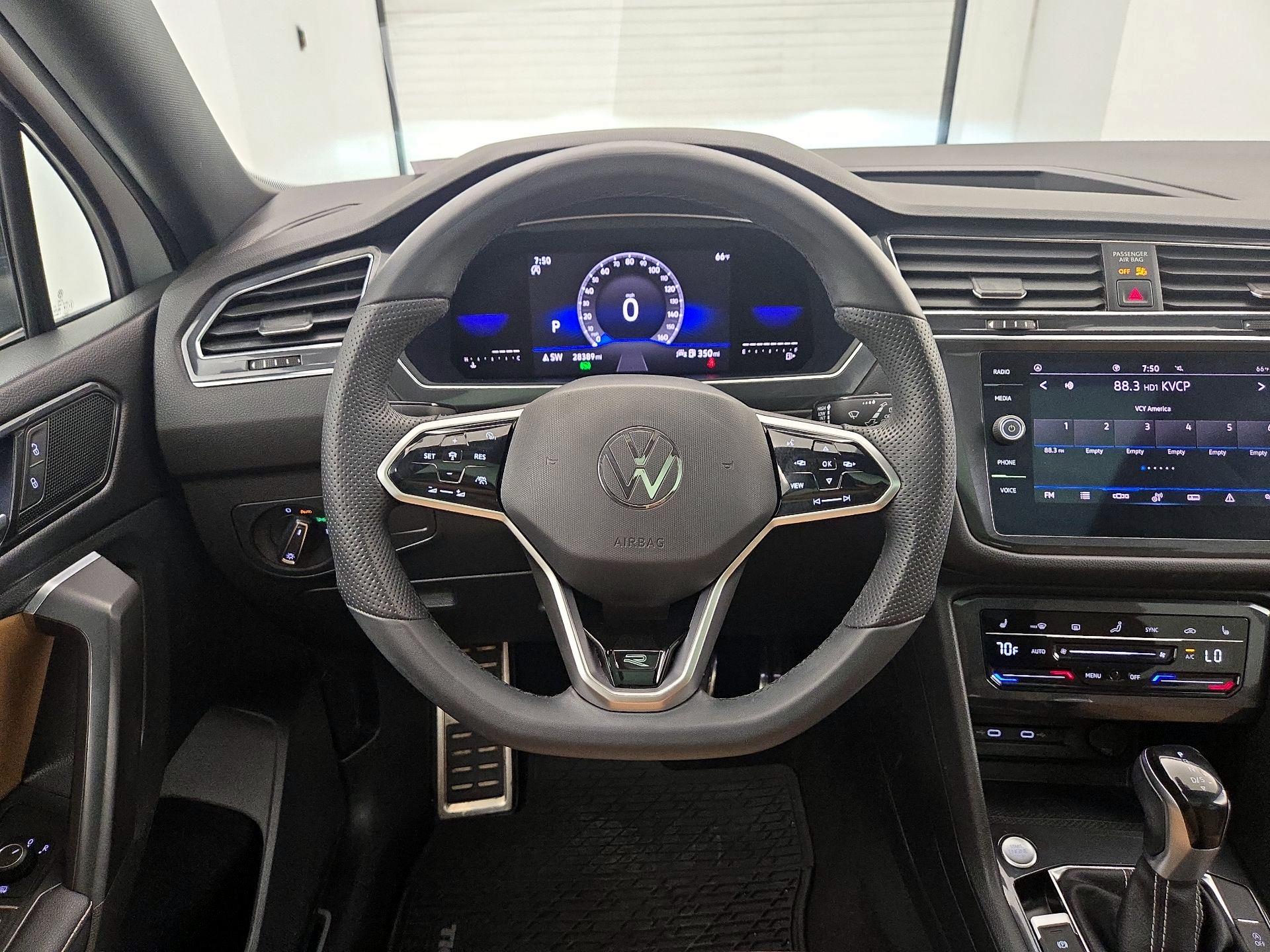 Thumbnail: 2022 Volkswagen Tiguan - 10